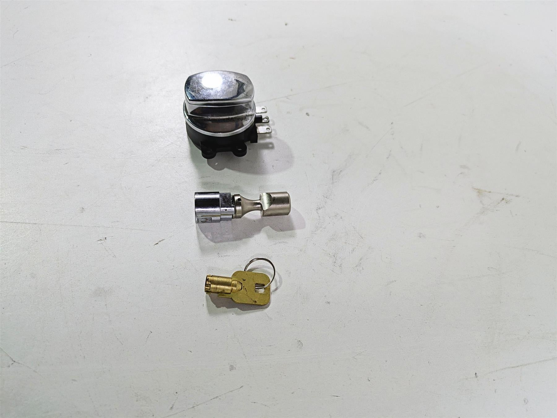 2008 Harley FLSTSB Cross Bones Ignition Switch Key Lock Set 71450-04 {{ shop.shopifyCountryName }} - Mototech271
