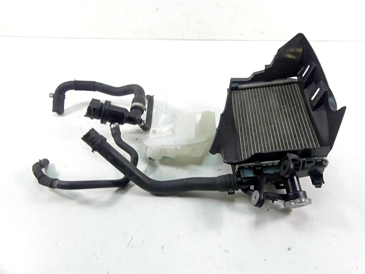 2015 BMW R1200GS GSW K50 Right Radiator + Reservoir Fan & Cover Set 17118546416 {{ shop.shopifyCountryName }} - Mototech271