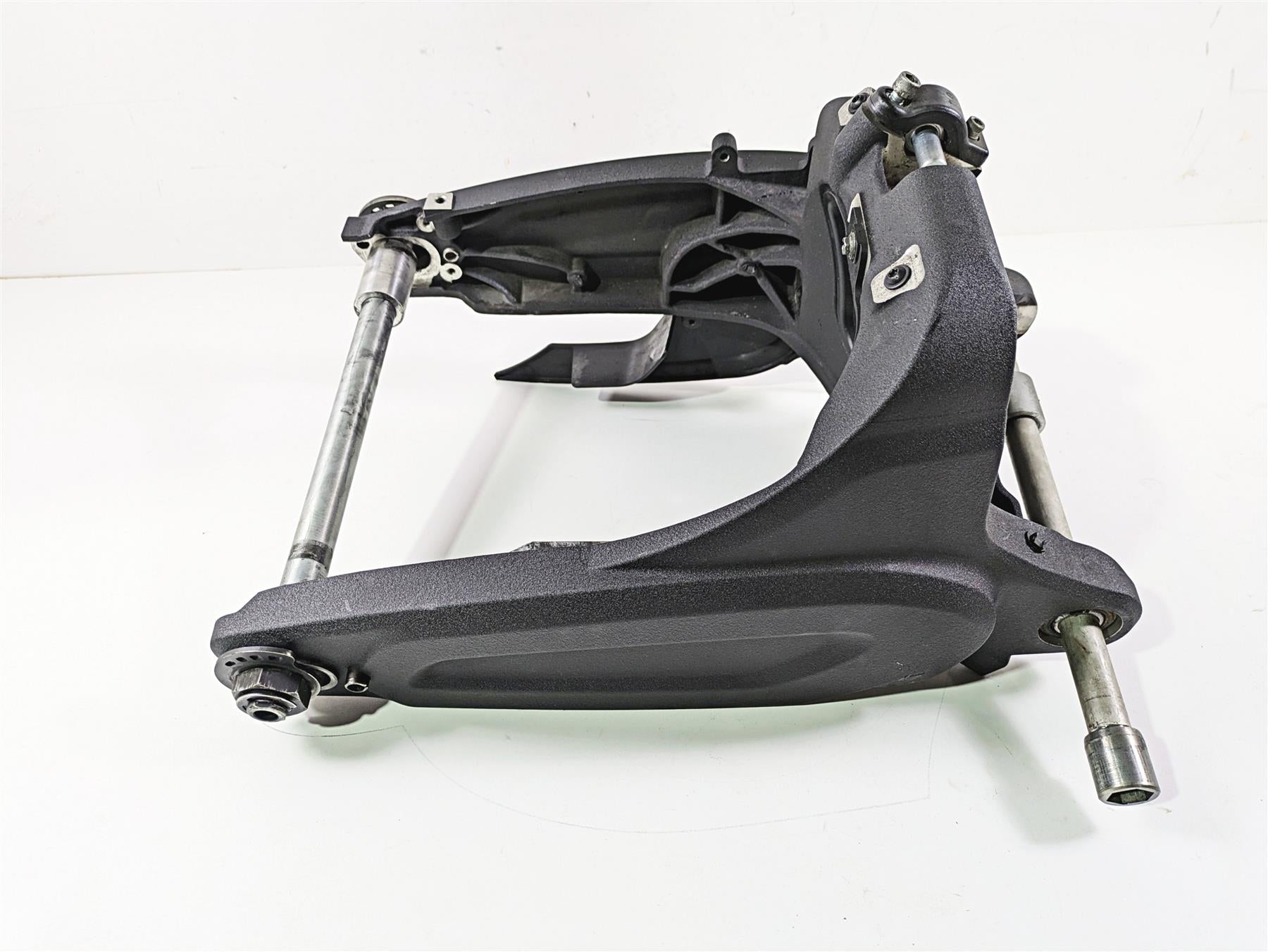 2019 Harley Softail FXDR 114 Rear Swing Arm Swingarm & Axle Set 47400114 {{ shop.shopifyCountryName }} - Mototech271