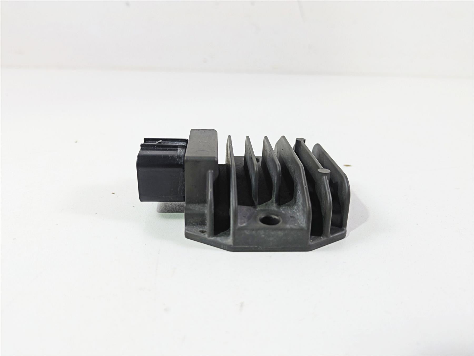 2018 KTM 1290 Super Duke R Rectifier Voltage Regulator FH022AA 60311034000 {{ shop.shopifyCountryName }} - Mototech271