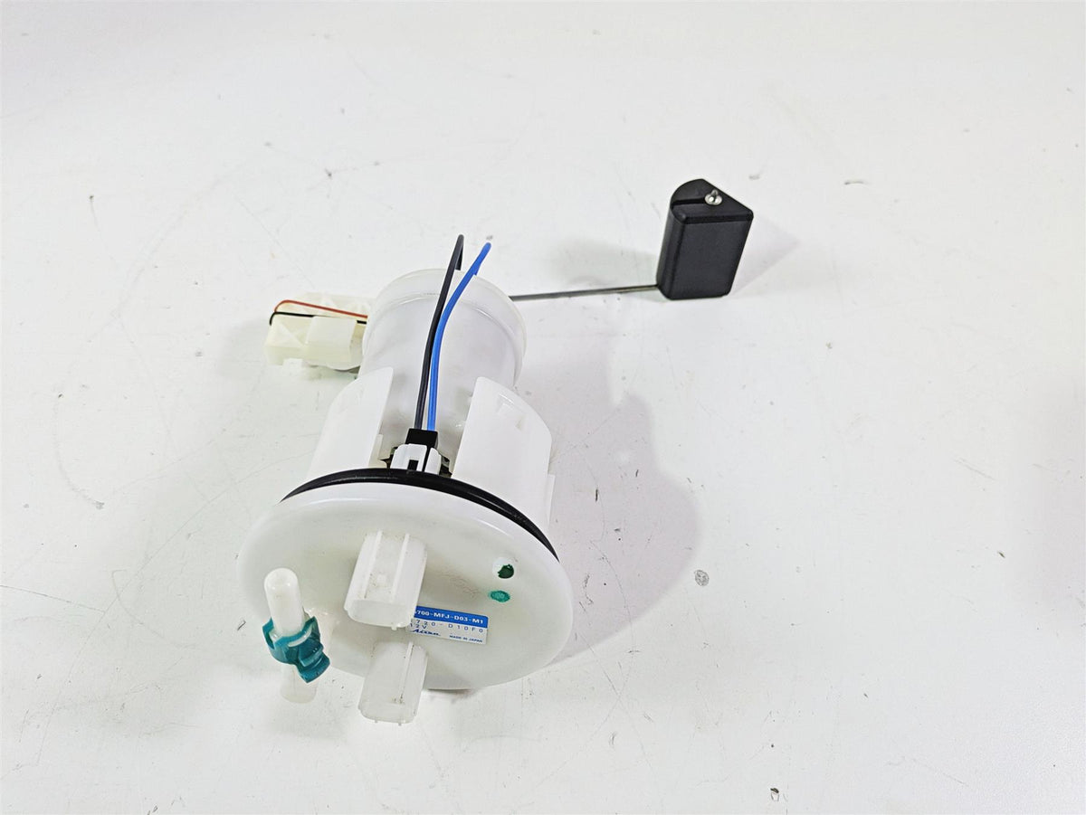 2025 Honda CBR600RR Fuel Gas Petrol Pump 16700-MFJ-D03 {{ shop.shopifyCountryName }} - Mototech271