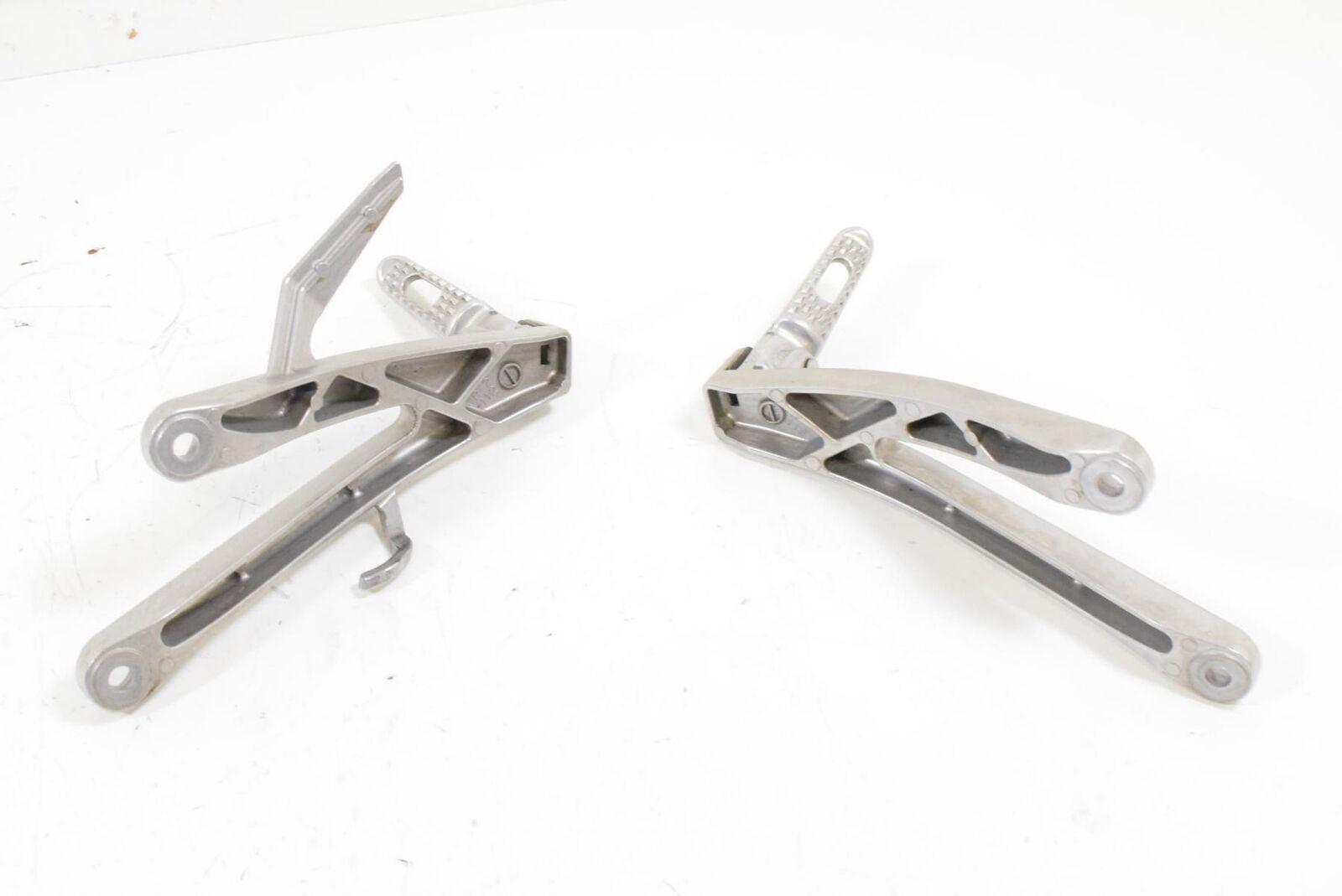 2015 Honda CBR600RR CBR600 RR LR Rider Passenger Footpeg Mount SET 50760-MFJ-D00 {{ shop.shopifyCountryName }} - Mototech271