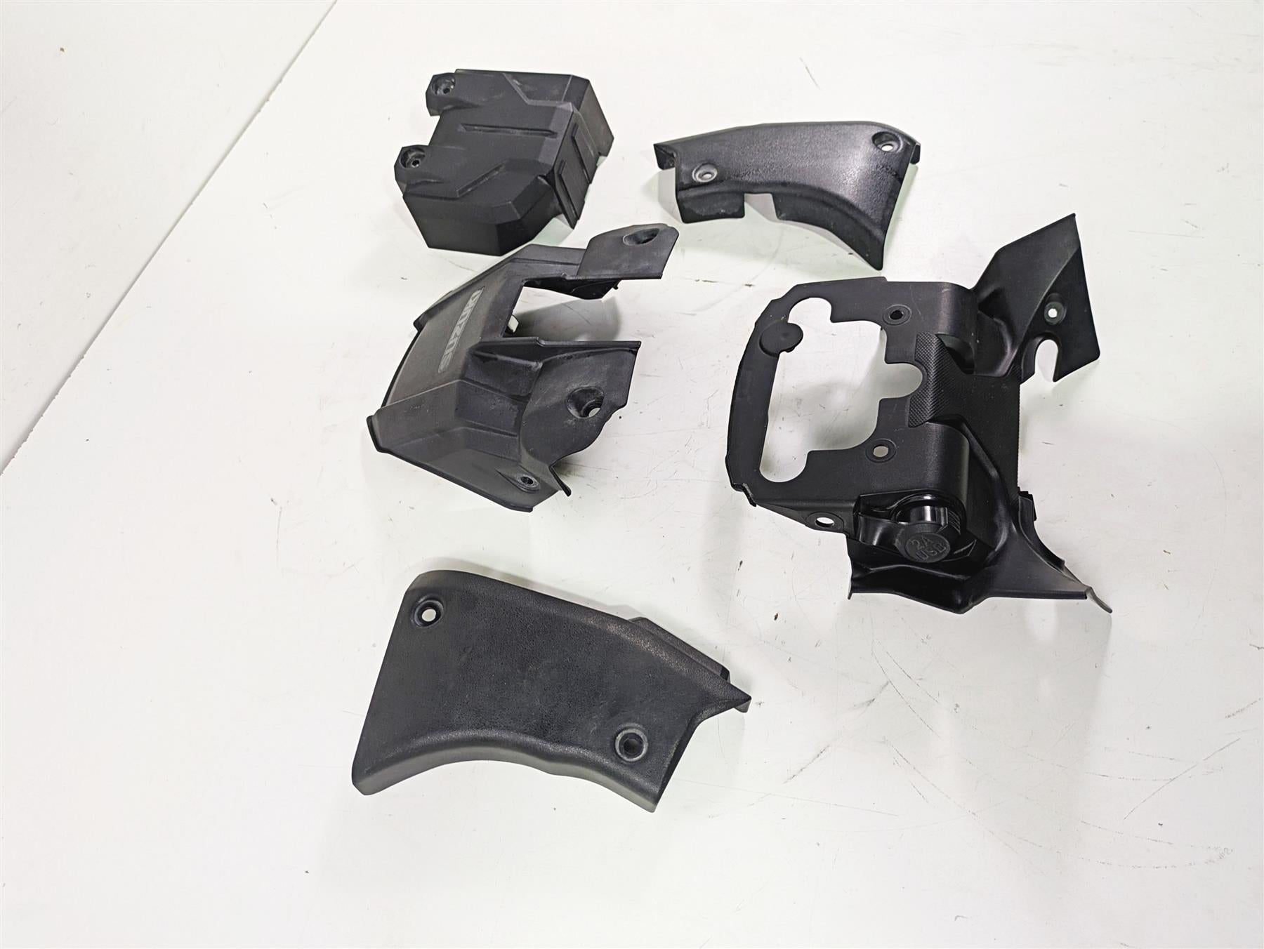 2020 Suzuki V-Strom 1050 XT Plastic Infill Cover Set 43585-31J0 18576-06L00 {{ shop.shopifyCountryName }} - Mototech271