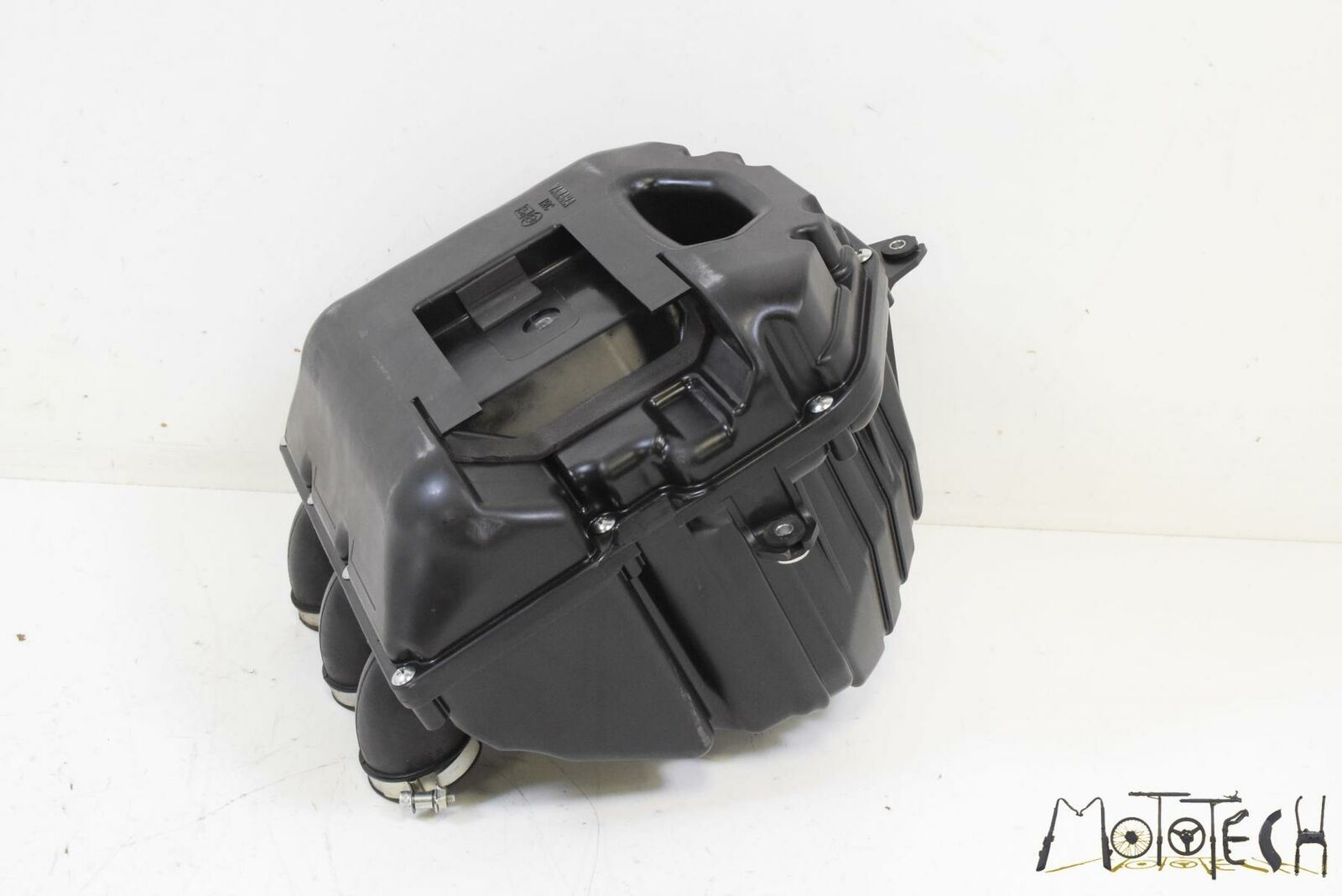 2016 Yamaha MT09 FZ09 Air Cleaner Breather Filter Box Assembly 90110-06388-00 {{ shop.shopifyCountryName }} - Mototech271