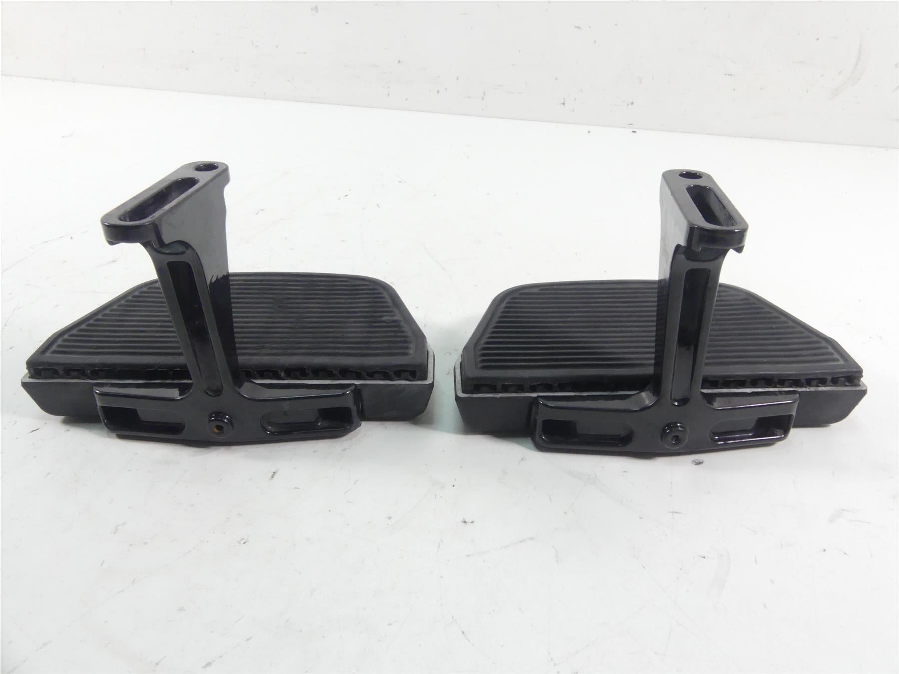 2012 Harley Touring FLHTK Electra Glide Rear Passenger Floorboard Set 50613-91A {{ shop.shopifyCountryName }} - Mototech271