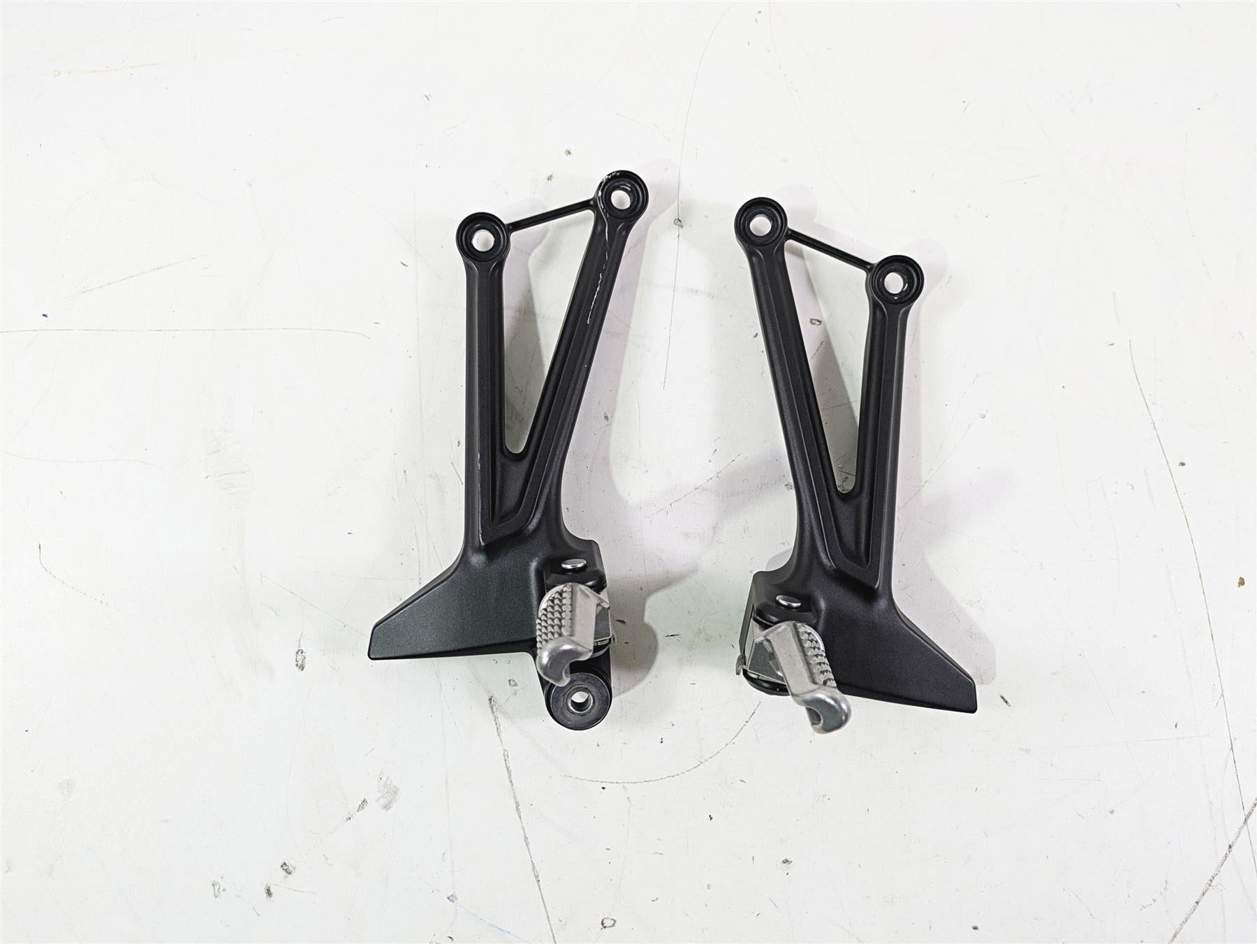 2022 Kawasaki ZR900RS Cafe Rear Passenger Foot Peg Rest Set 35063-1393-18R | Mototech271