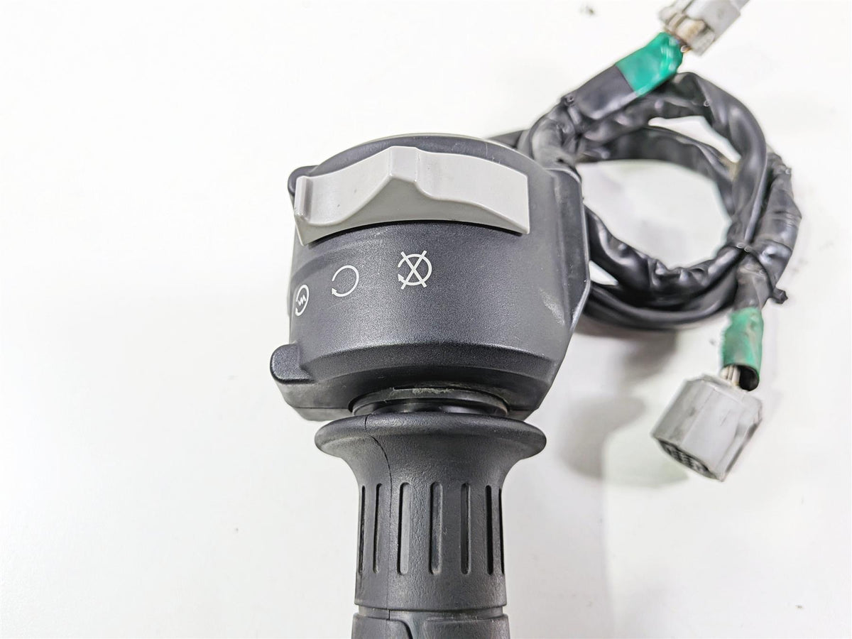 2022 Kawasaki ZX10R ZX1000 Ninja Right Hand Start Control Switch 46091-0585 {{ shop.shopifyCountryName }} - Mototech271
