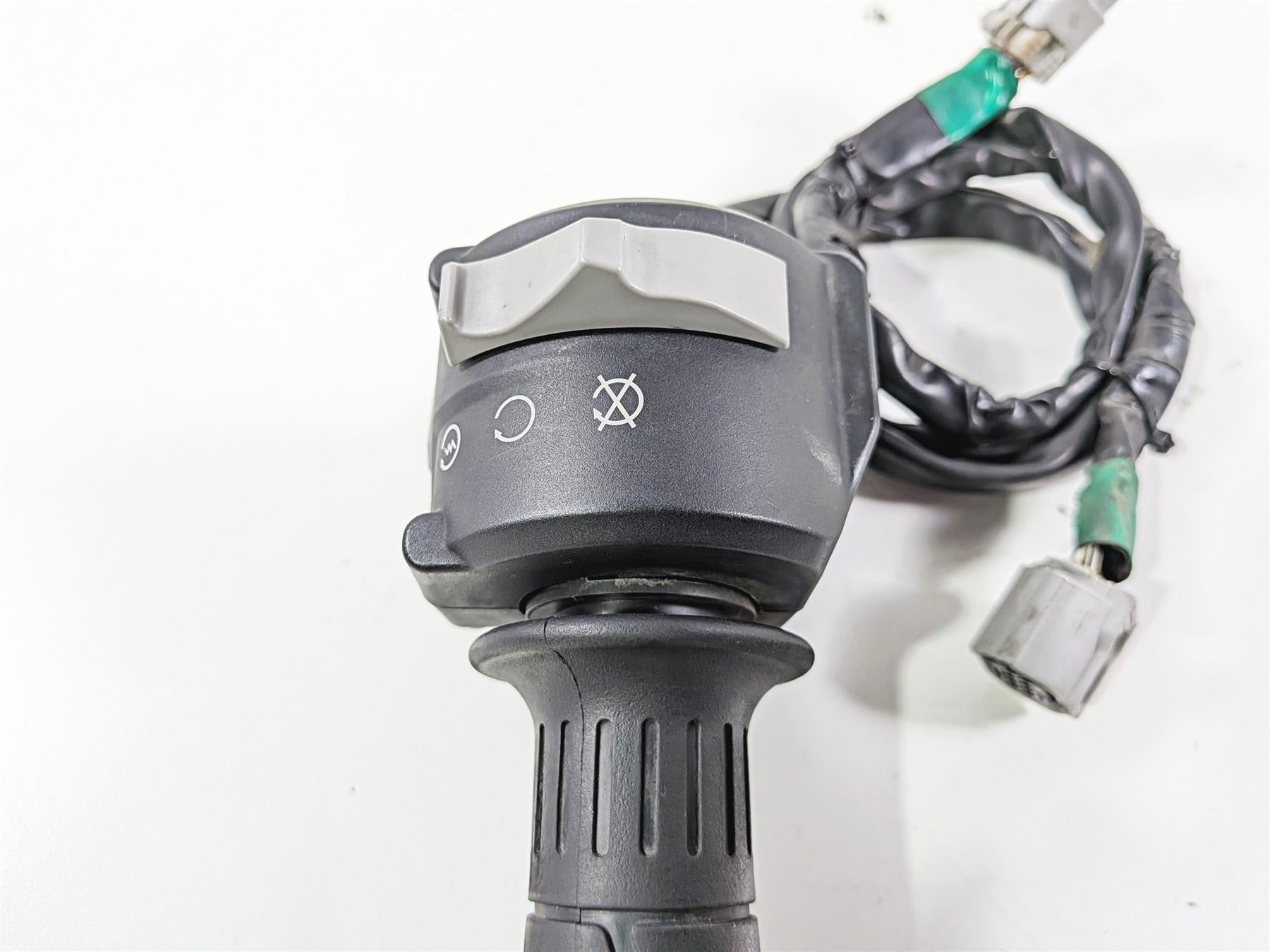 2022 Kawasaki ZX10R ZX1000 Ninja Right Hand Start Control Switch 46091-0585 {{ shop.shopifyCountryName }} - Mototech271