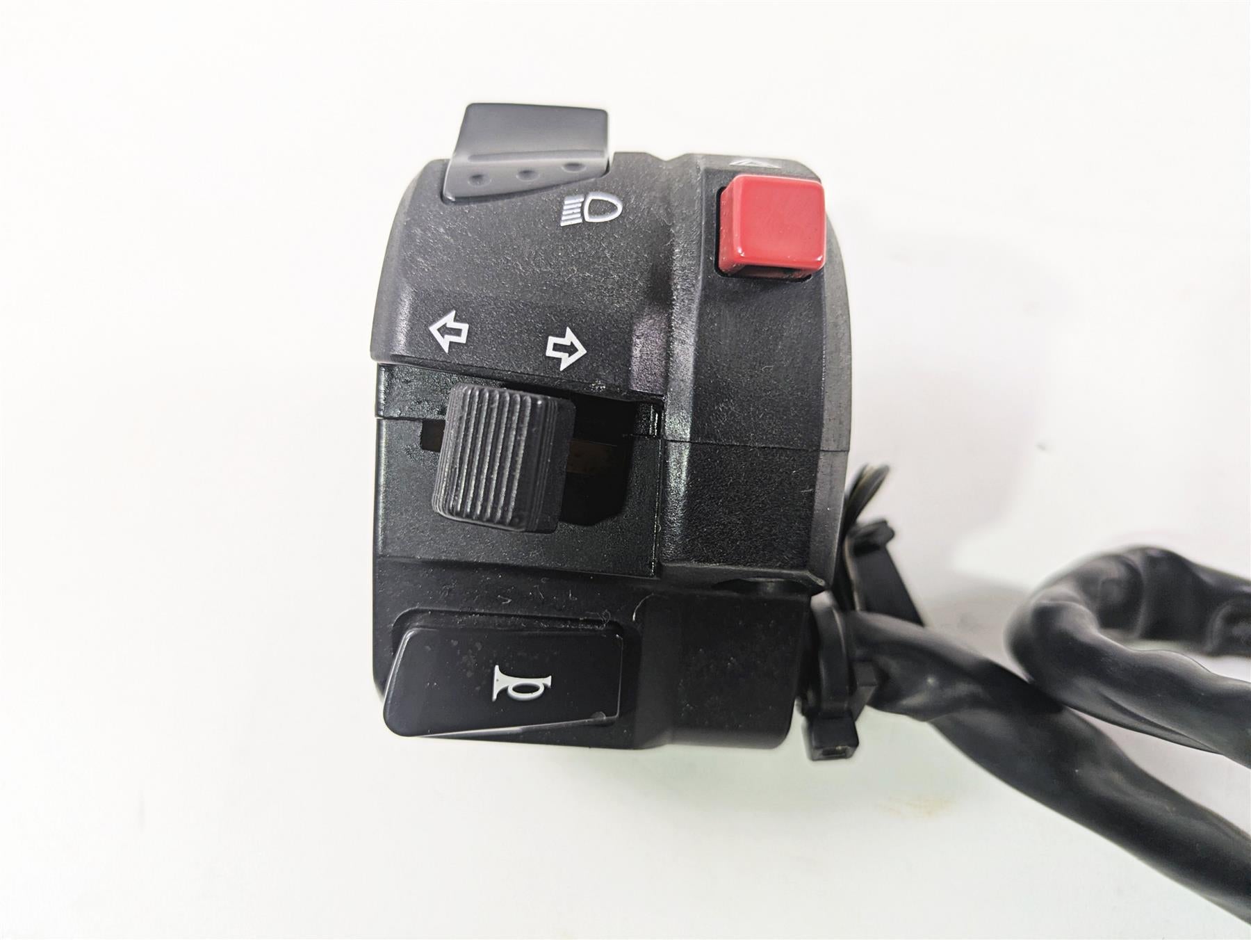 2006 Suzuki GSXR1000 K6 Left Hand Light Control Switch 37400-29G10 37400-29G12 {{ shop.shopifyCountryName }} - Mototech271