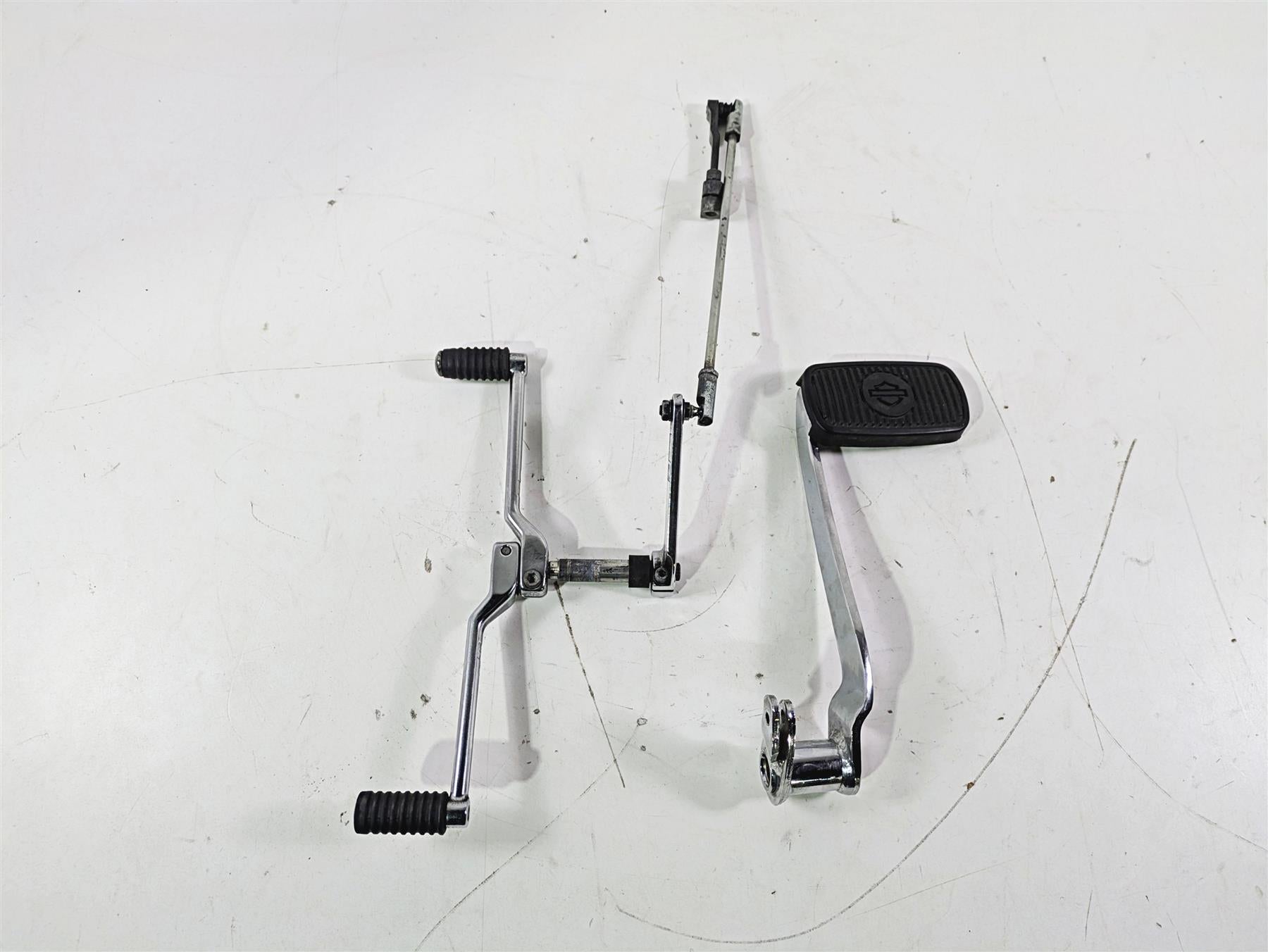 2008 Harley Touring FLHTP Electra Glide Gear Shift & Brake Lever Set 33895-82E | Mototech271