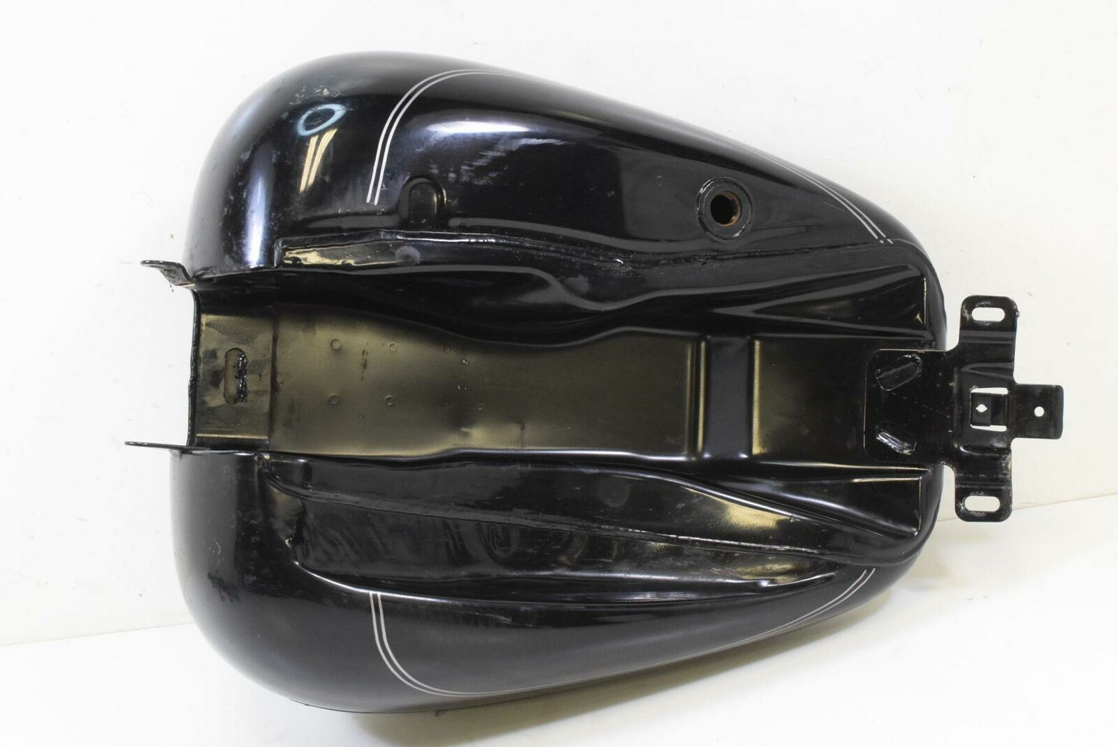 2016 Harley Touring FLHTCU Electra Glide Fuel Gas Petrol Tank - Dented 61356-08 {{ shop.shopifyCountryName }} - Mototech271