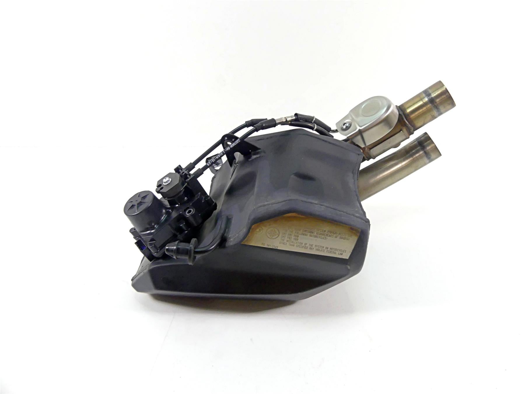 2022 Triumph Speed Triple 1200 RS Center Exhaust Chamber & Servo Motor T2209601 {{ shop.shopifyCountryName }} - Mototech271