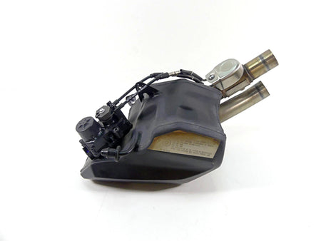 2022 Triumph Speed Triple 1200 RS Center Exhaust Chamber & Servo Motor T2209601 {{ shop.shopifyCountryName }} - Mototech271