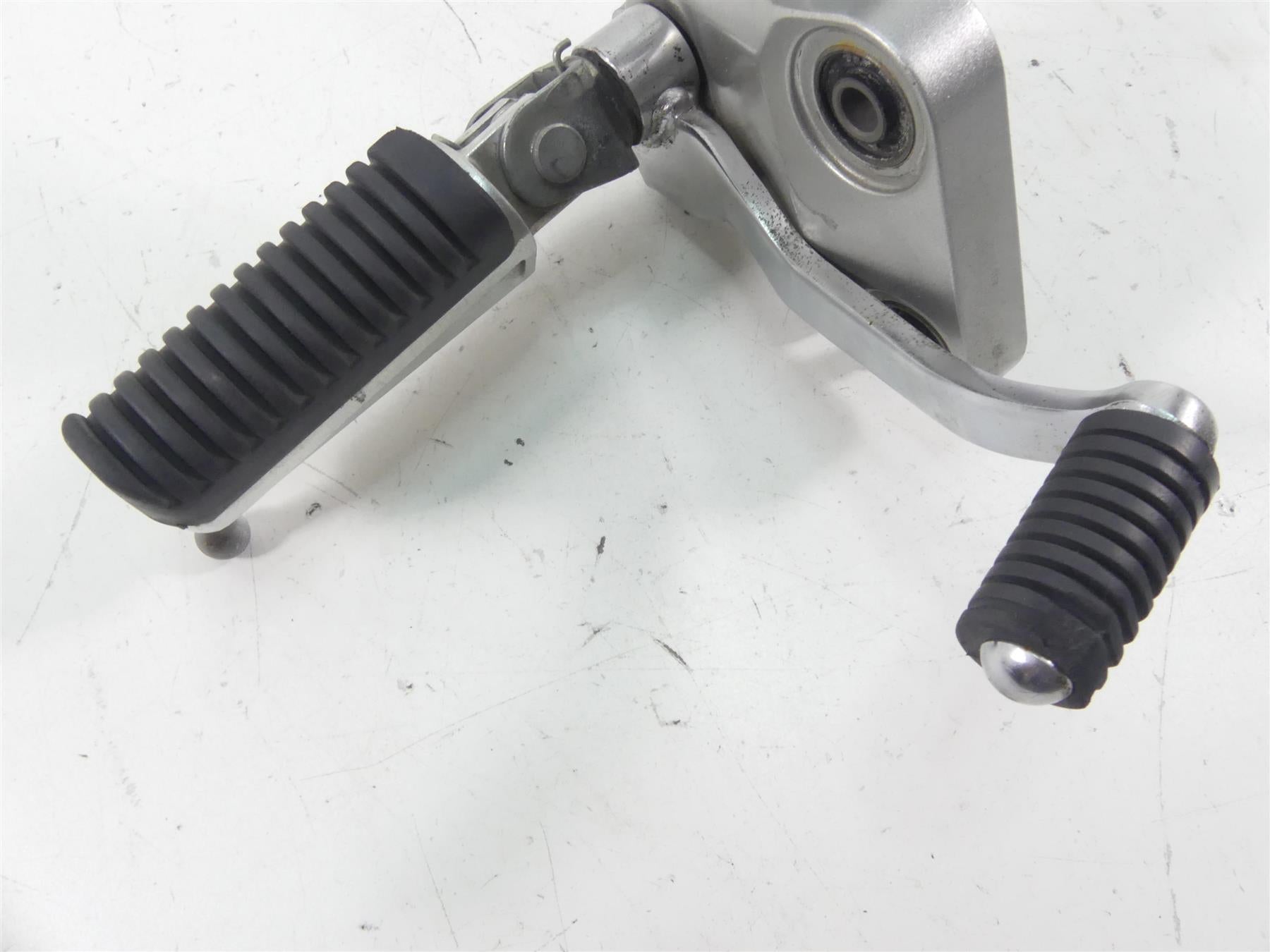 2008 Yamaha FZ1 Fazer Right Rider Footpeg Brake Pedal -Read 2D1-27443-00-00 {{ shop.shopifyCountryName }} - Mototech271
