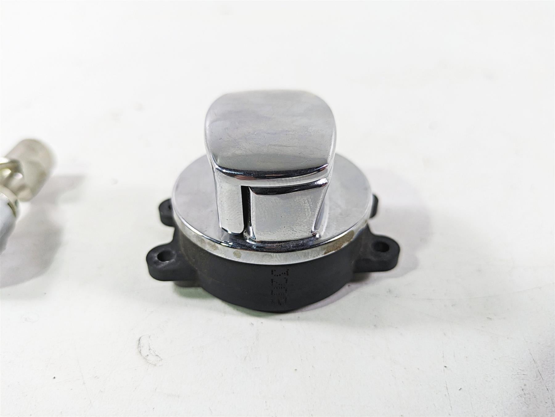 2003 Harley FLSTC Softail Heritage 100th Ignition Switch Key Lock Set 71450-04 {{ shop.shopifyCountryName }} - Mototech271