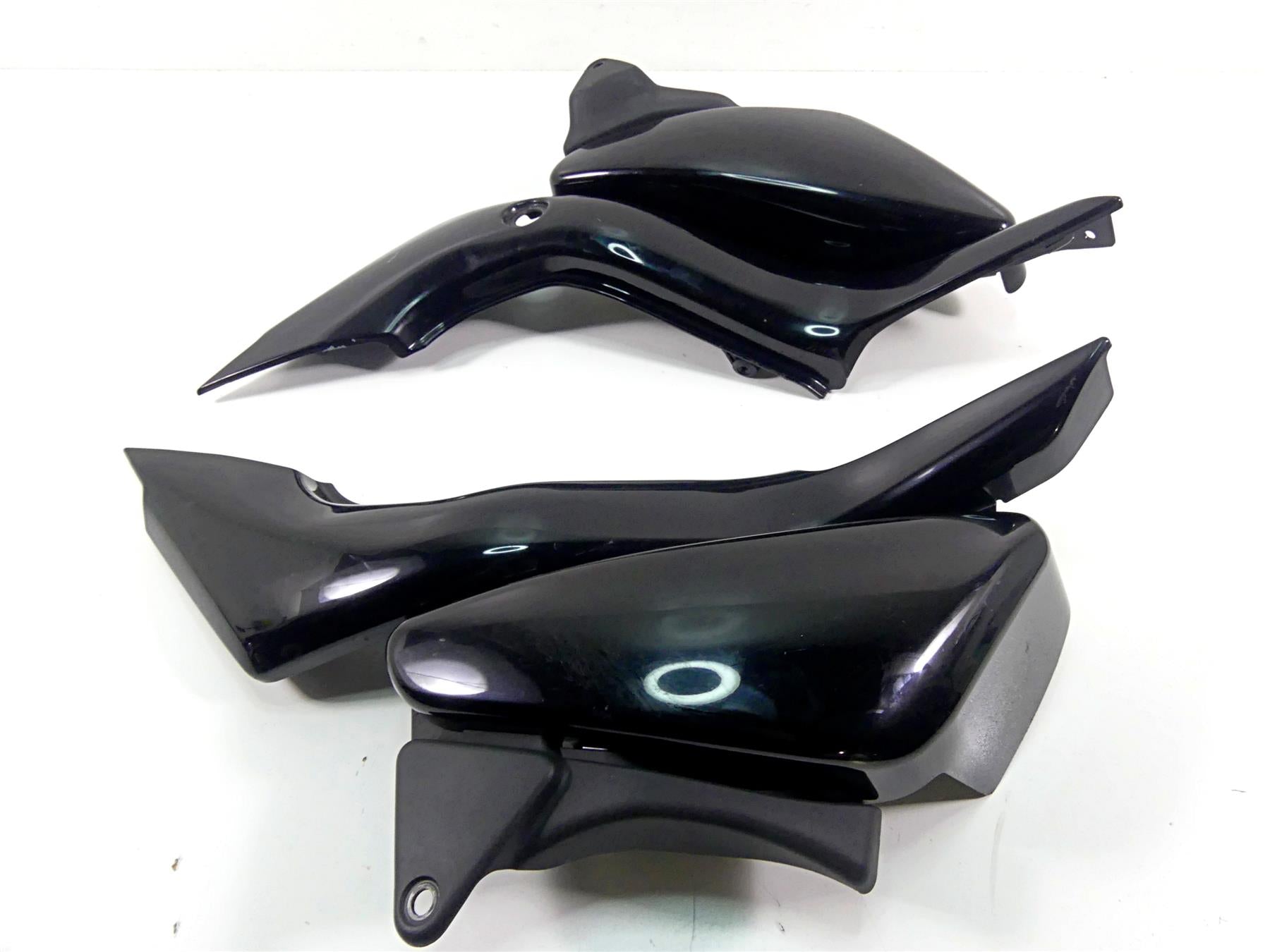 2008 Suzuki M109R VZR1800 Between Leg Side Cover Fairing Set 47211-48G00 {{ shop.shopifyCountryName }} - Mototech271