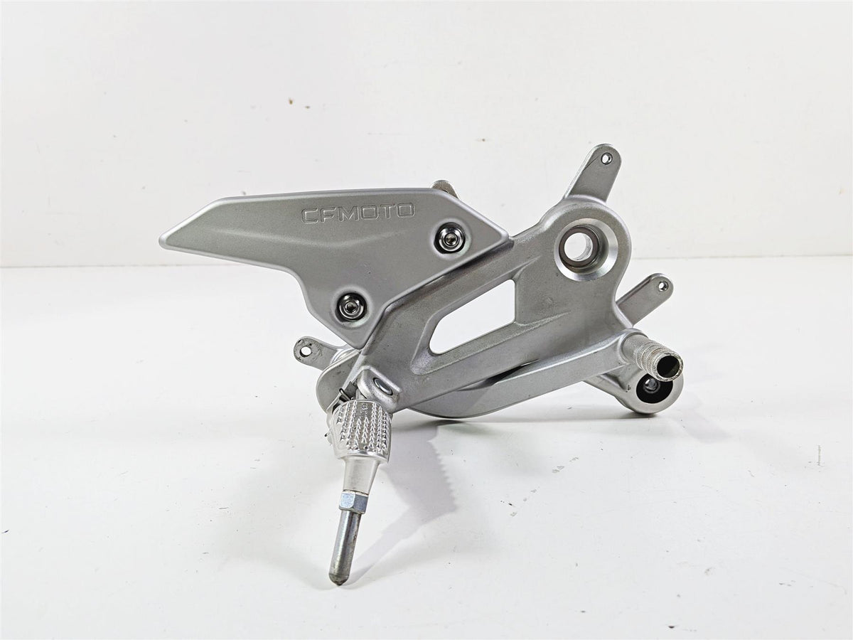 2025 CFMoto 450 SS Right Footpeg & Brake Pedal Set 6AQV-142700-1000 {{ shop.shopifyCountryName }} - Mototech271