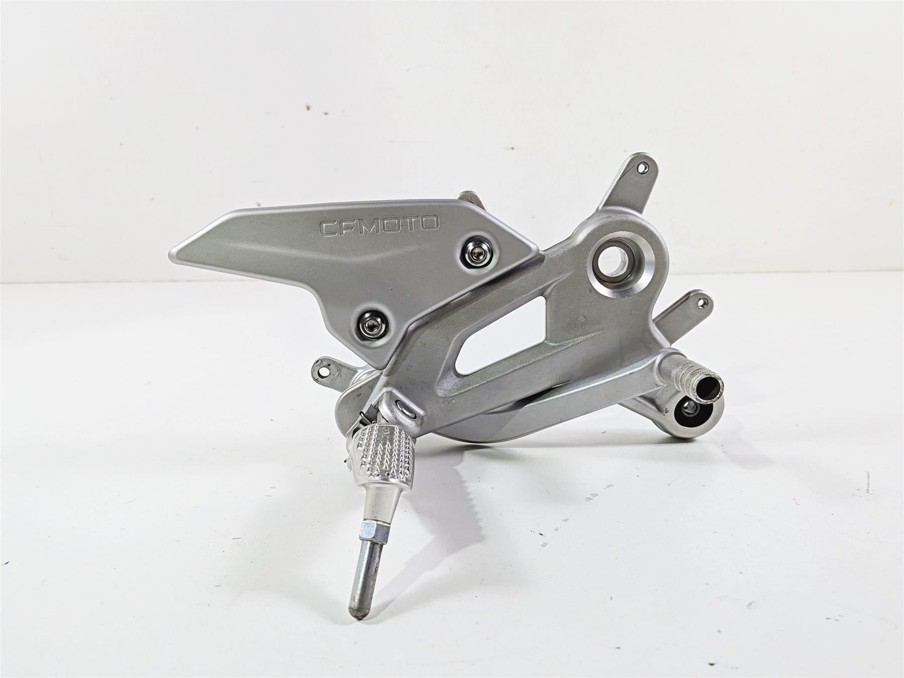 2025 CFMoto 450 SS Right Footpeg & Brake Pedal Set 6AQV-142700-1000 {{ shop.shopifyCountryName }} - Mototech271