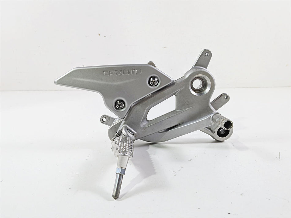 2025 CFMoto 450 SS Right Footpeg & Brake Pedal Set 6AQV-142700-1000 {{ shop.shopifyCountryName }} - Mototech271
