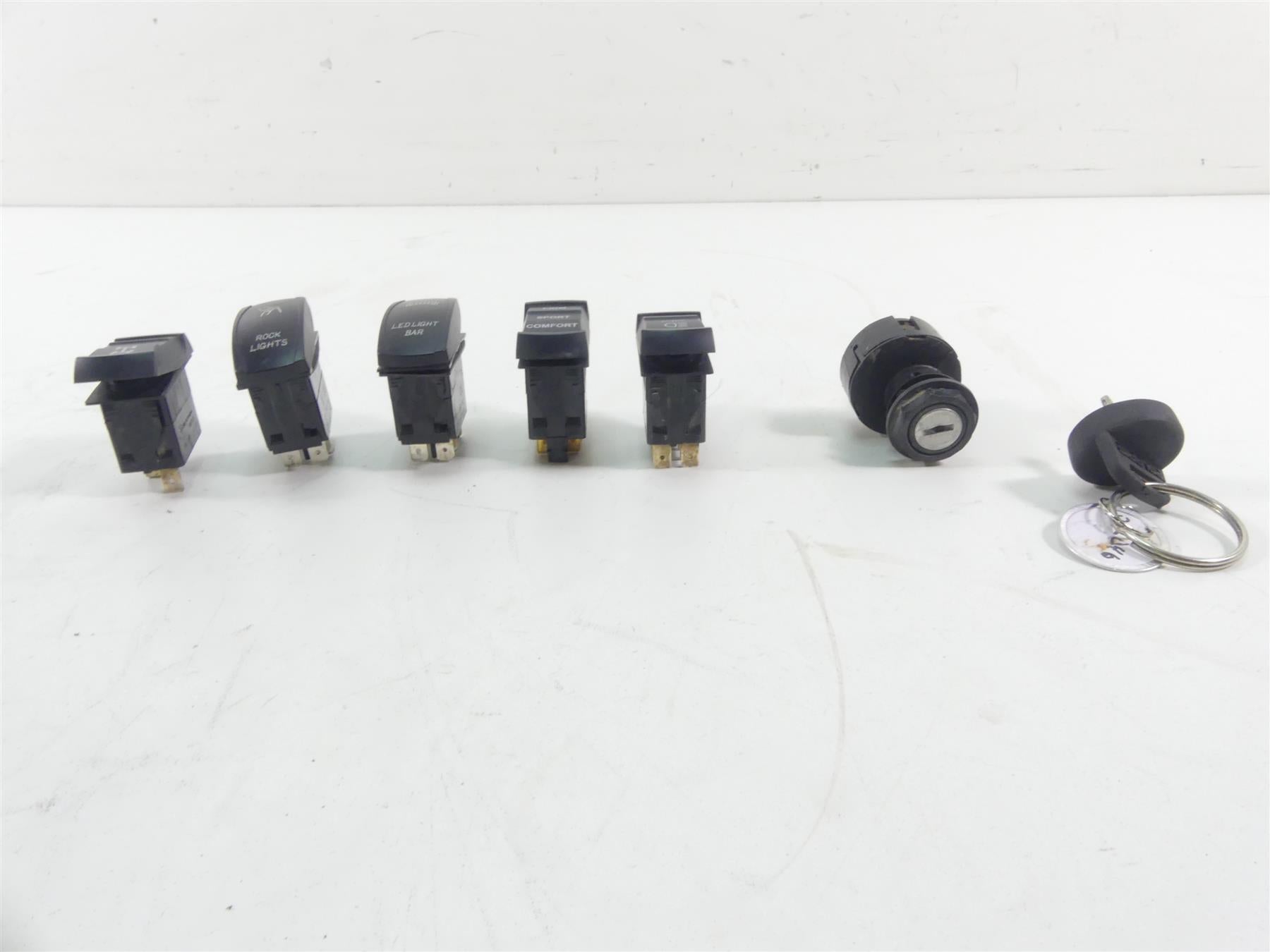 2018 Polaris RZR1000 XP EPS Turbo Dynamix Ignition Light 4WD AWD Switch 4016058 {{ shop.shopifyCountryName }} - Mototech271