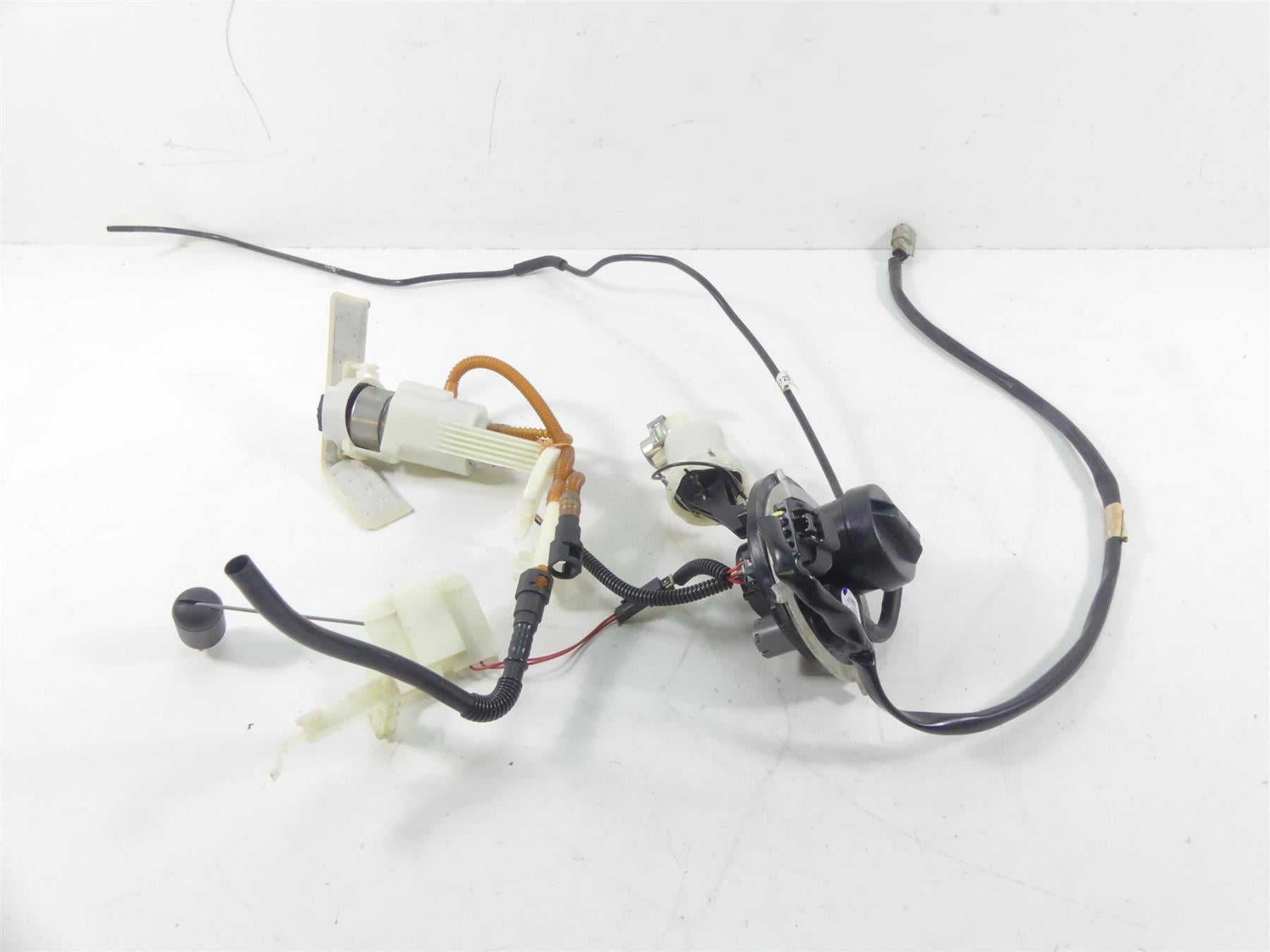 2014 Harley Touring FLHXS Street Glide Sp Fuel Petrol Pump - For Parts 62908-08 {{ shop.shopifyCountryName }} - Mototech271