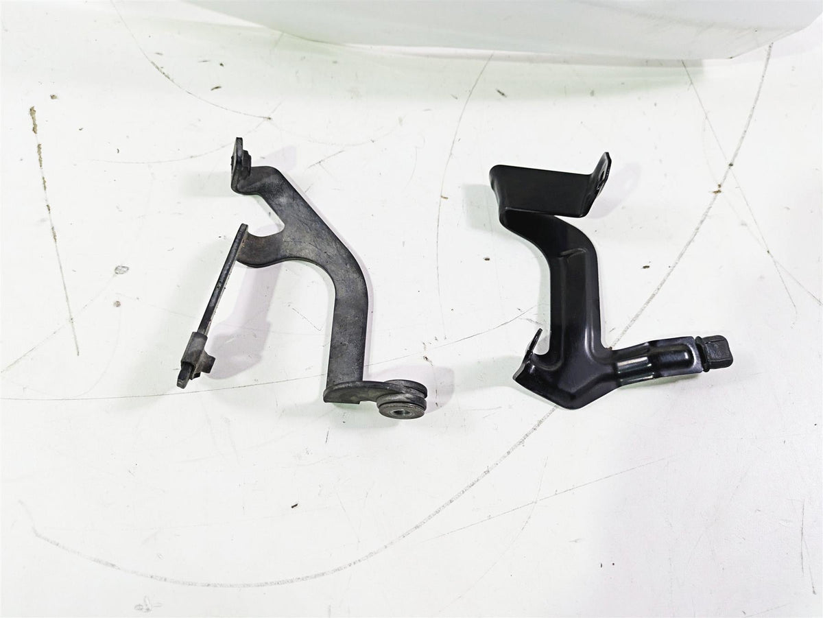 2019 Triumph Speed Triple RS 1050 Lower Belly Cover & Mounts T2303565 {{ shop.shopifyCountryName }} - Mototech271