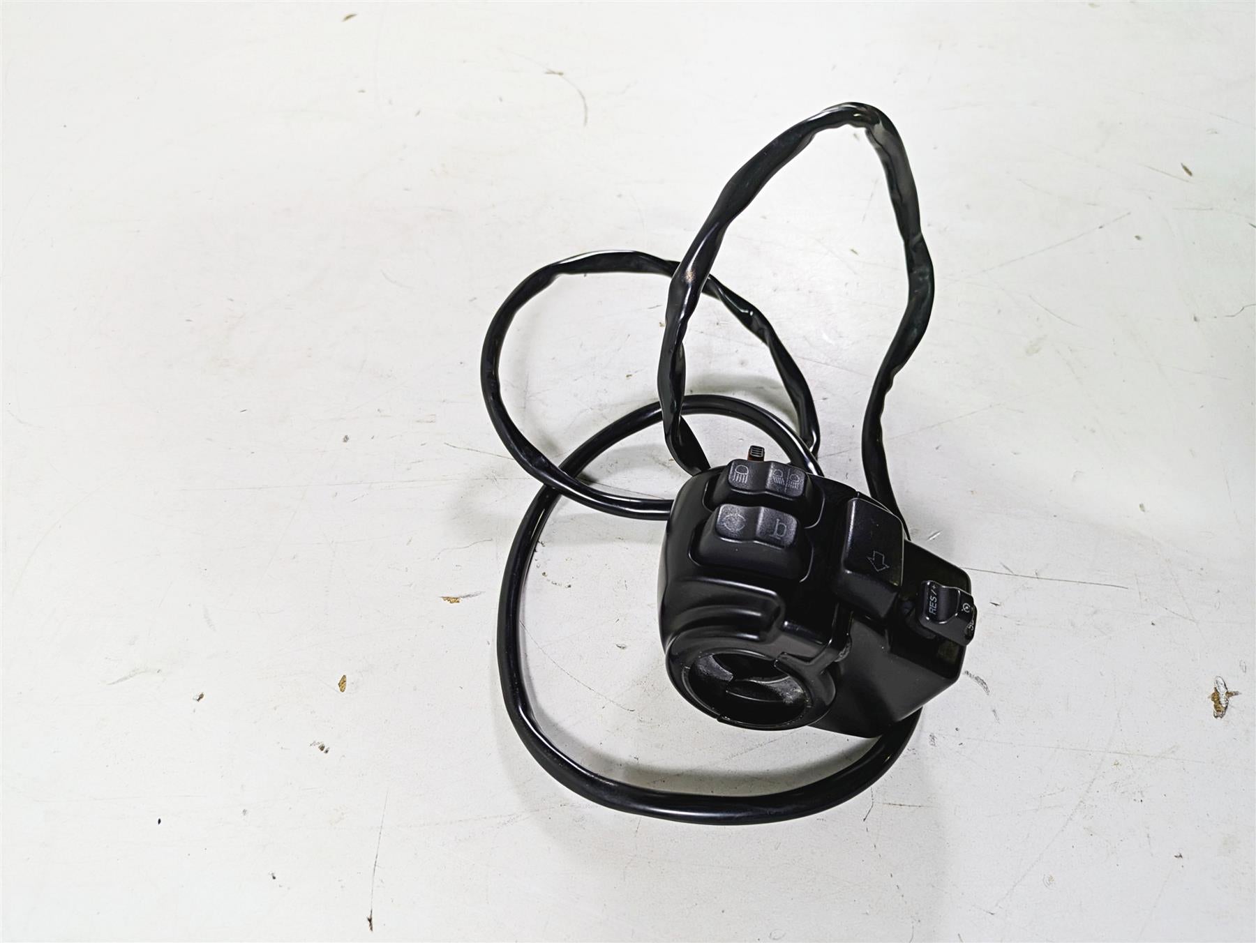 2018 Harley Softail FXFBS Fat Bob Left Control Switch Cruise Control 41000369 {{ shop.shopifyCountryName }} - Mototech271