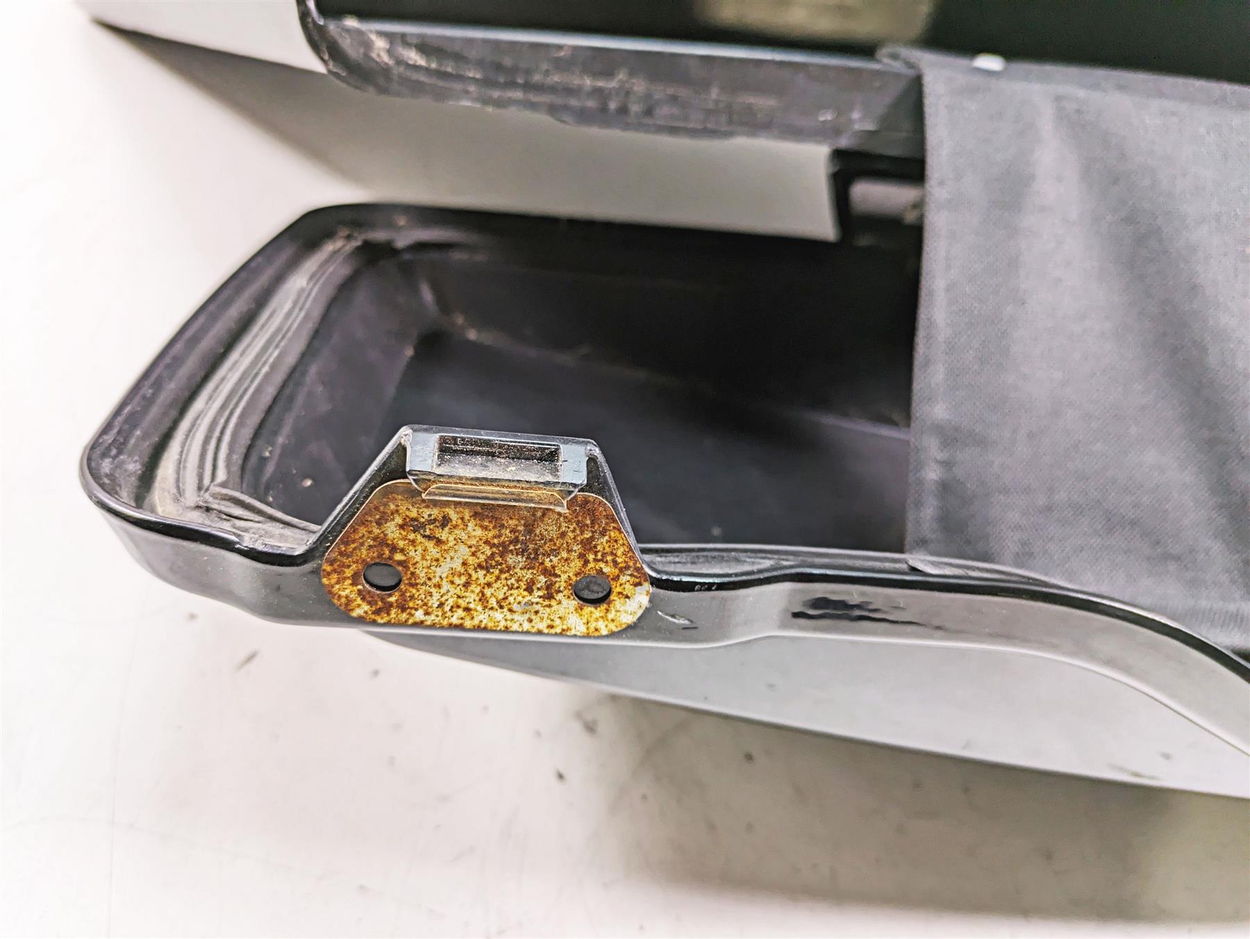 2013 Harley Touring FLHX Street Glide Right Stretched Saddlebag 90752-93 {{ shop.shopifyCountryName }} - Mototech271