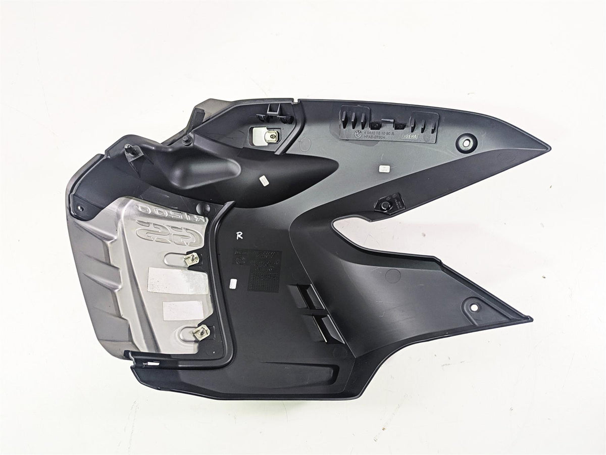 2010 BMW R1200GS K25 Tank Right Side Cover & Emblem 46637700876 46637700874 {{ shop.shopifyCountryName }} - Mototech271
