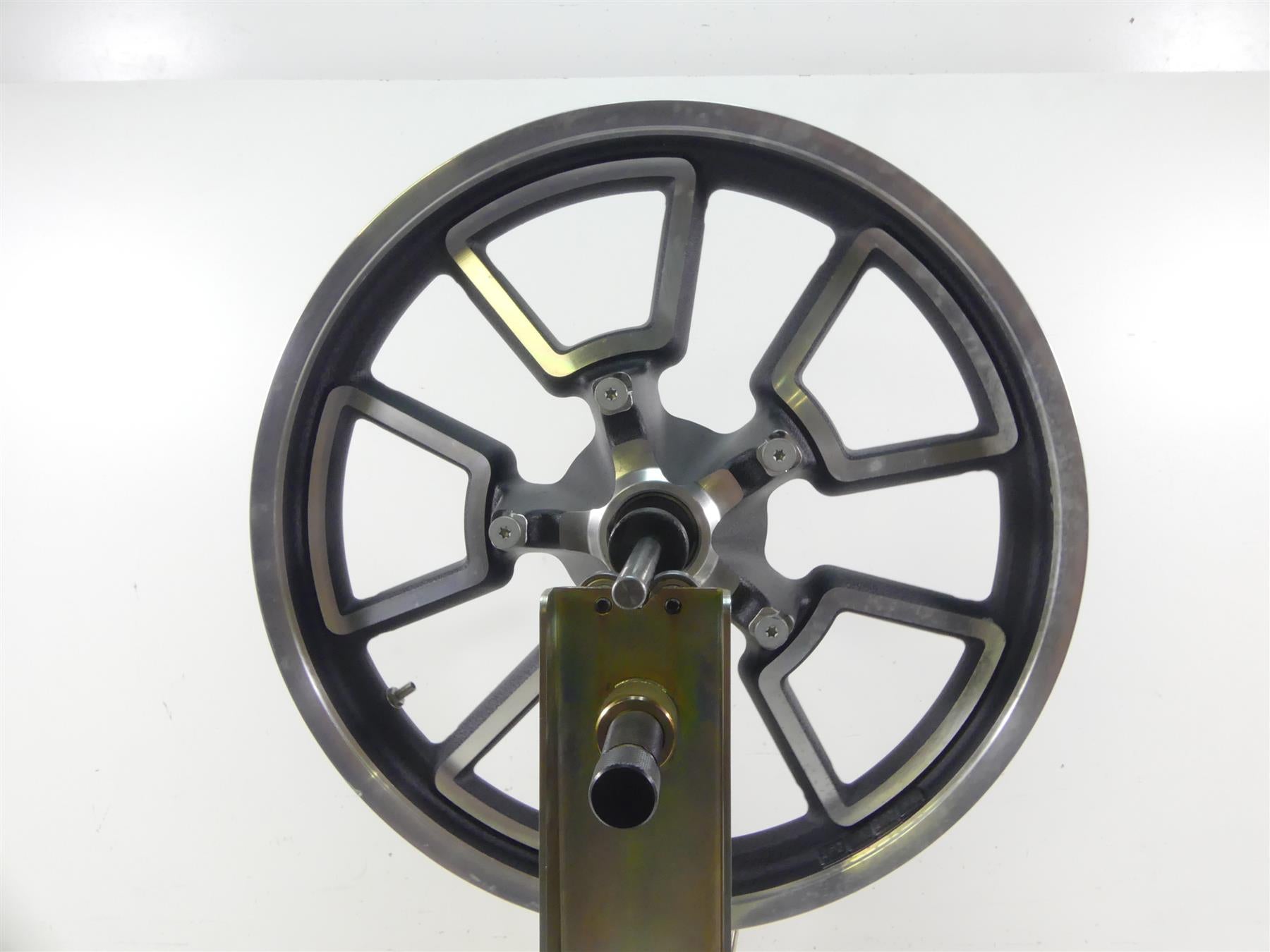 2014 Harley FXDL Dyna Low Rider Front 19x2.5 Front Wheel Rim -Read 43300280 {{ shop.shopifyCountryName }} - Mototech271