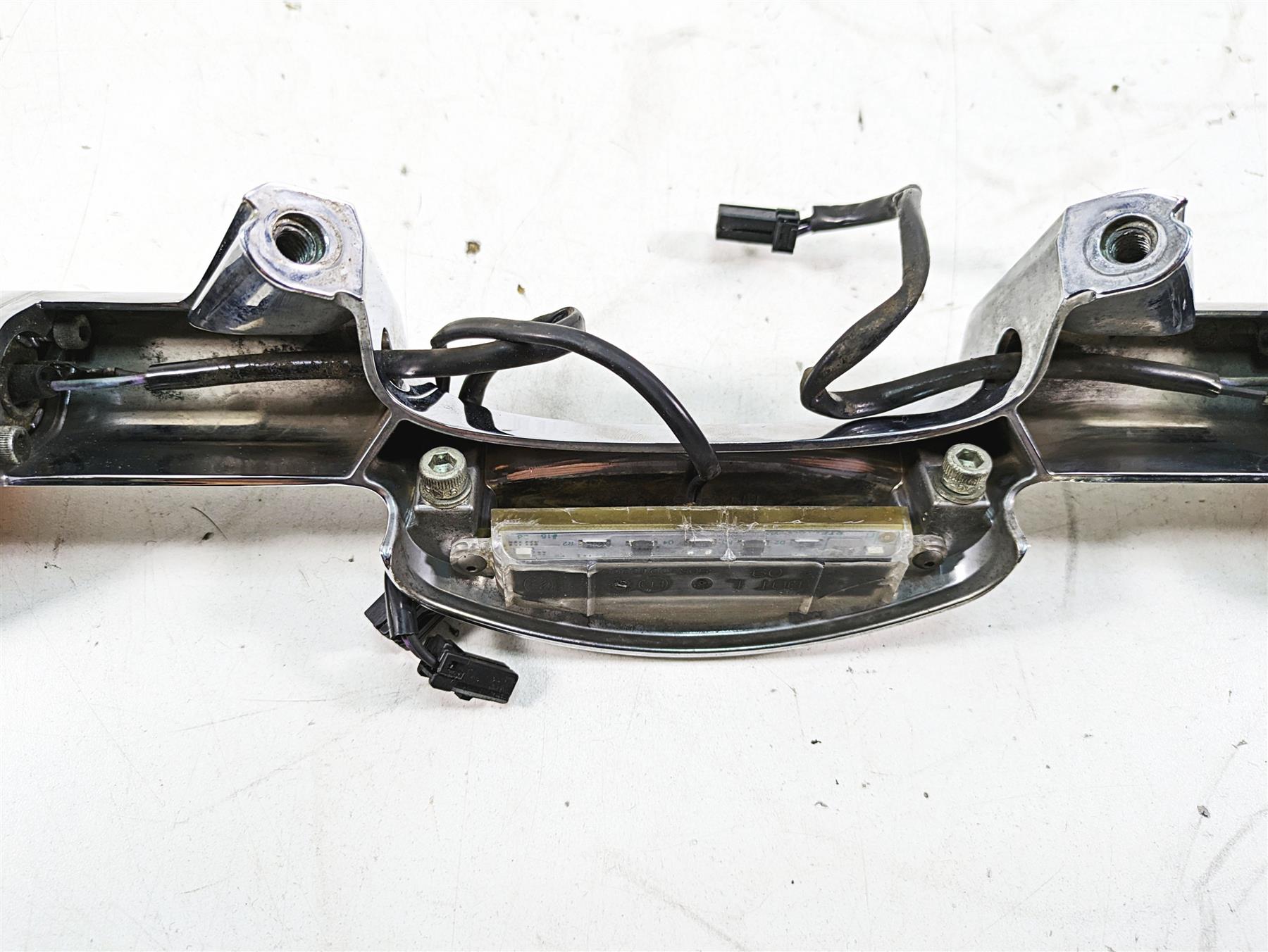2011 Harley Touring FLHR Road King Rear Blinker Turn Signal Bar 68510-74C {{ shop.shopifyCountryName }} - Mototech271