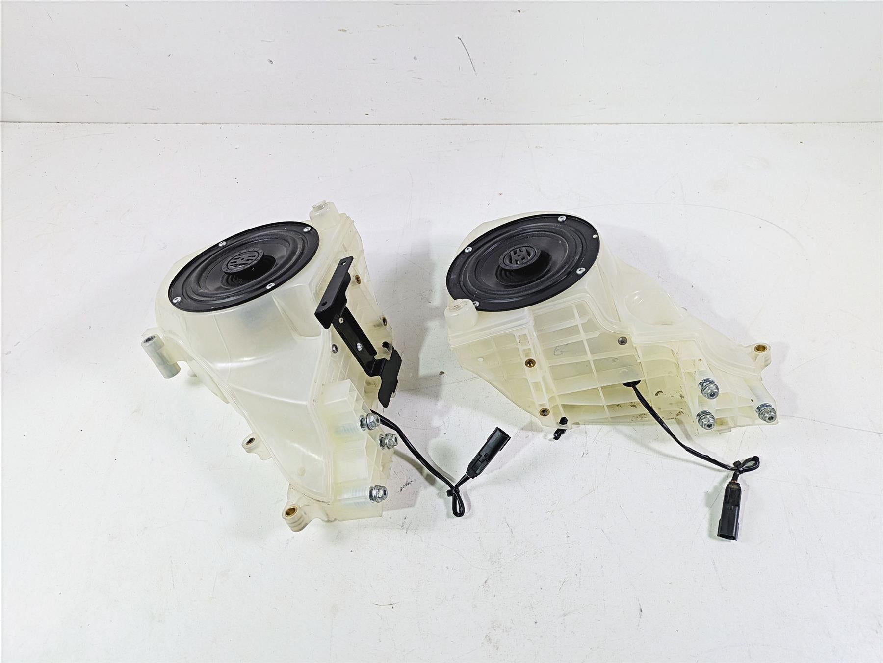 2015 Harley Touring FLHTKL Electra Glide Left Right Speaker Housing Set 57000175