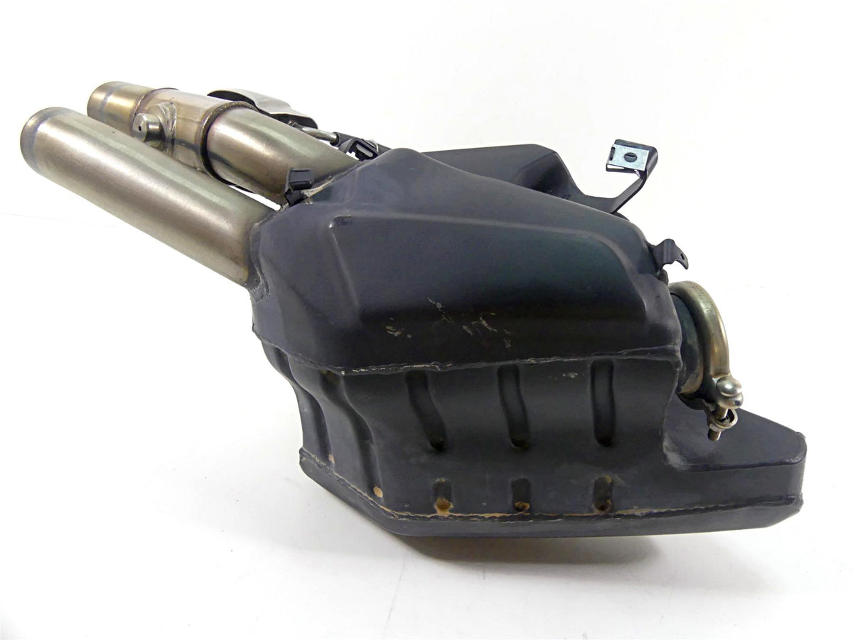 2022 Triumph Speed Triple 1200 RS Center Exhaust Chamber & Servo Motor T2209601 {{ shop.shopifyCountryName }} - Mototech271