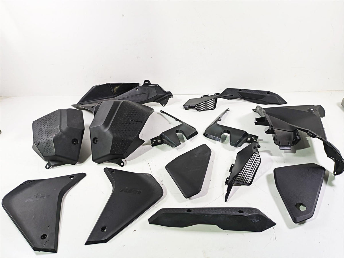 2022 KTM 1290 Super Adventure S Plastic Infill Cover Fairing Set 61908061100 {{ shop.shopifyCountryName }} - Mototech271