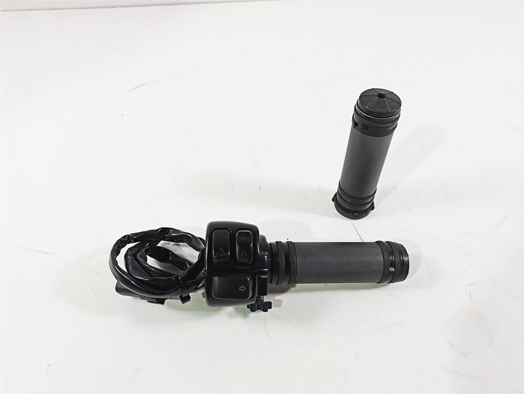 2016 Harley VRSCDX Night Rod Right Hand Control Switch 71684-06A 71621-08 | Mototech271