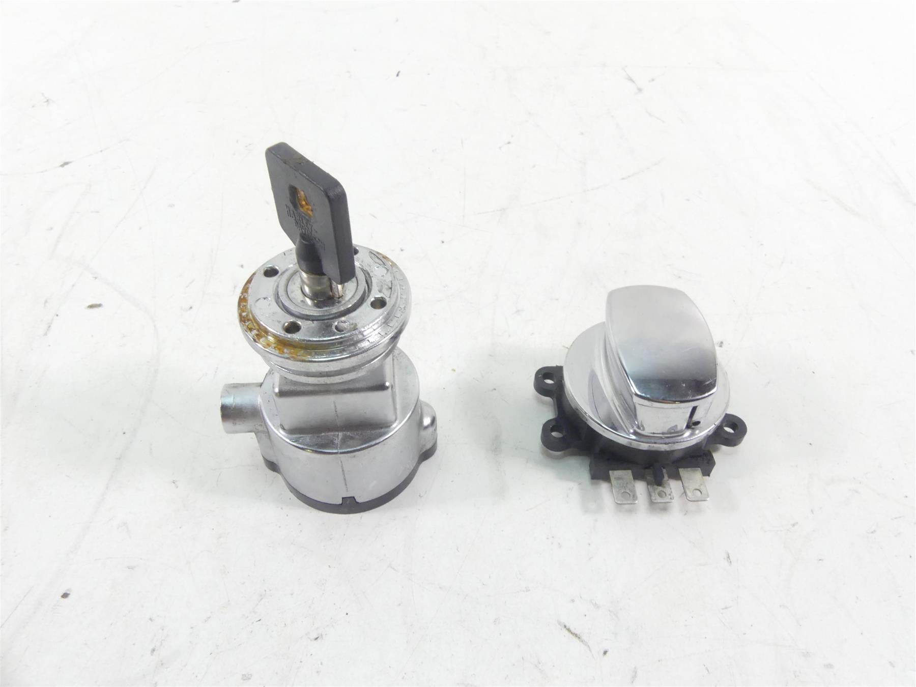2009 Harley FXDF Dyna Fat Bob Ignition Switch Steering Lock Key Set 71430-06B | Mototech271