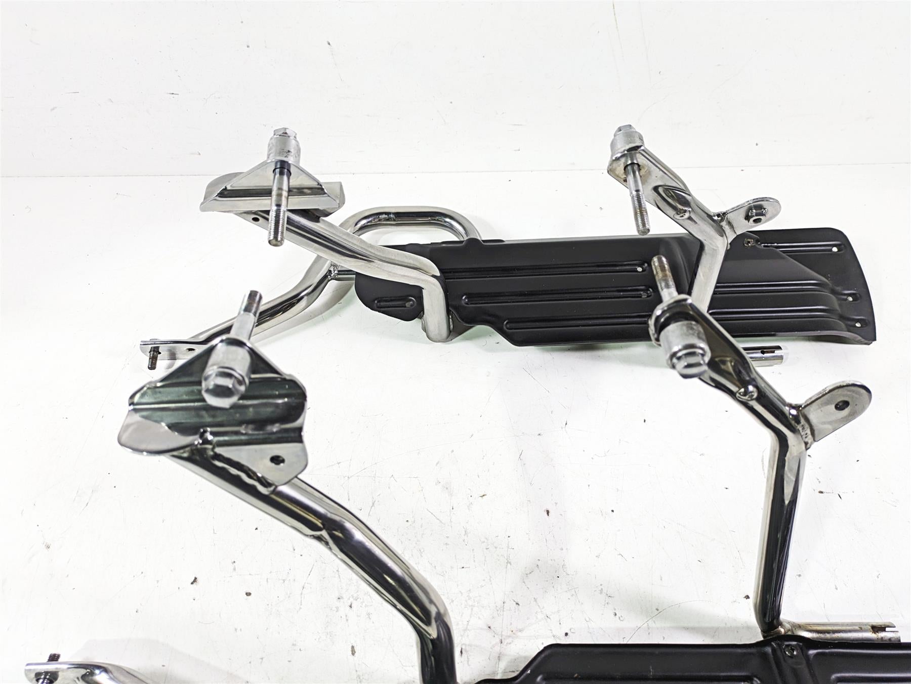 1998 Honda GL1500 Valkyrie Tour Saddlebag Rack Panier Holder Set 84250-MZ0-700 {{ shop.shopifyCountryName }} - Mototech271