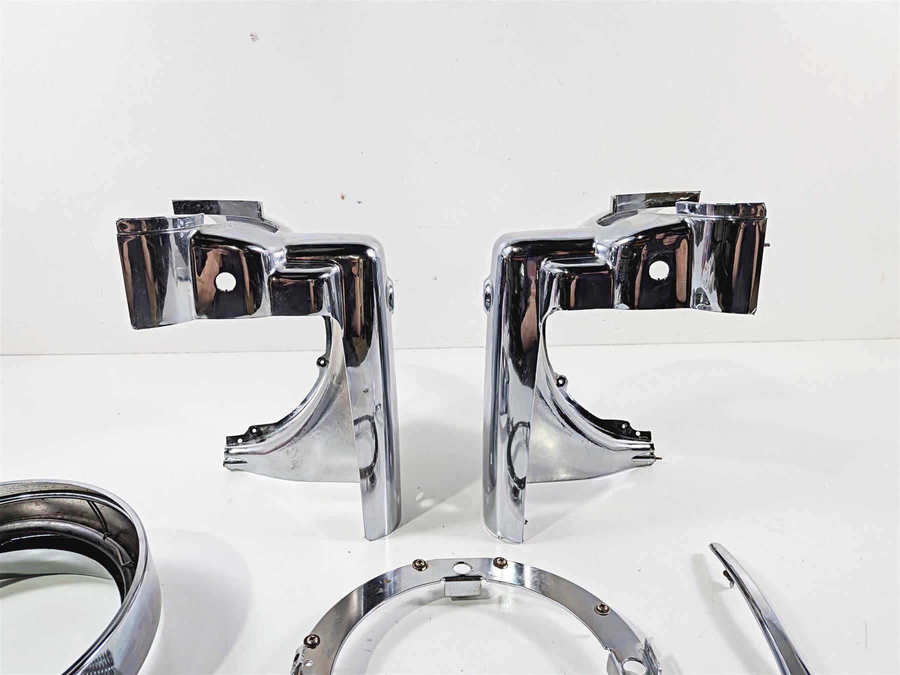 Harley Touring Aftermarket Chrome Road King Headlight Cover Nacelle Set {{ shop.shopifyCountryName }} - Mototech271