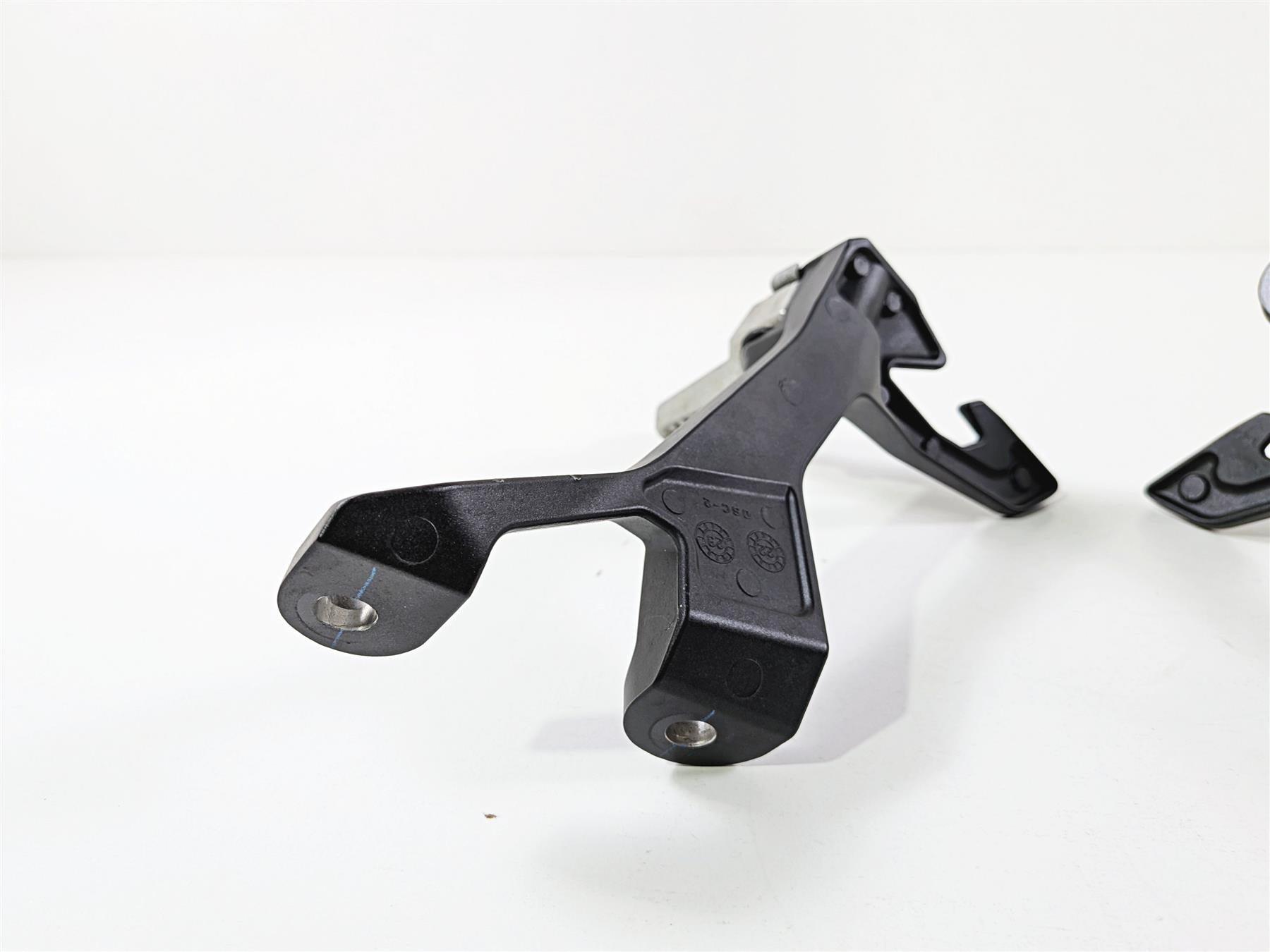 2024 Kawasaki EX500 Ninja 40th An. Rear Passenger Foot Peg 35063-1408 35063-1409 {{ shop.shopifyCountryName }} - Mototech271