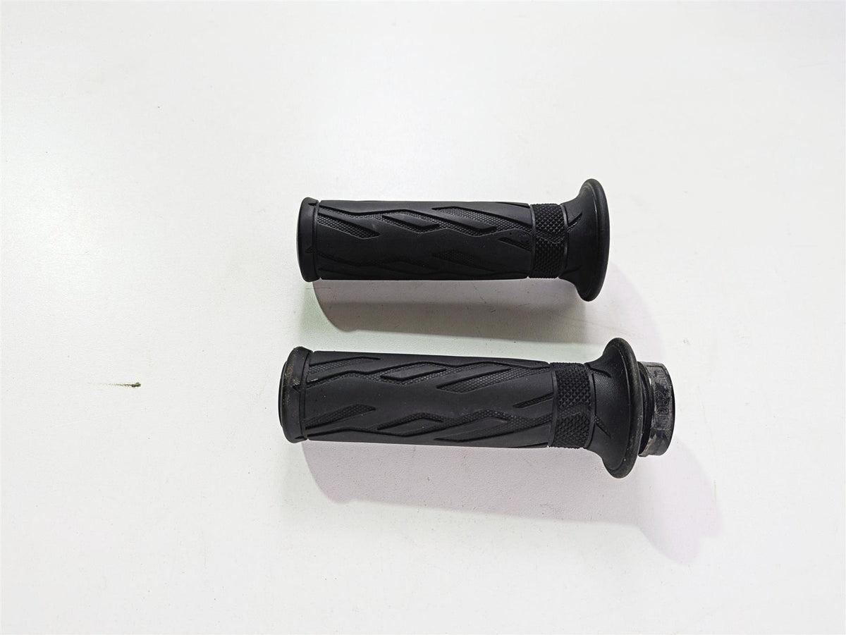 2023 Suzuki GSX1300 RR Hayabusa Left Right Handle Bar Grip Set 57110-21H02 {{ shop.shopifyCountryName }} - Mototech271