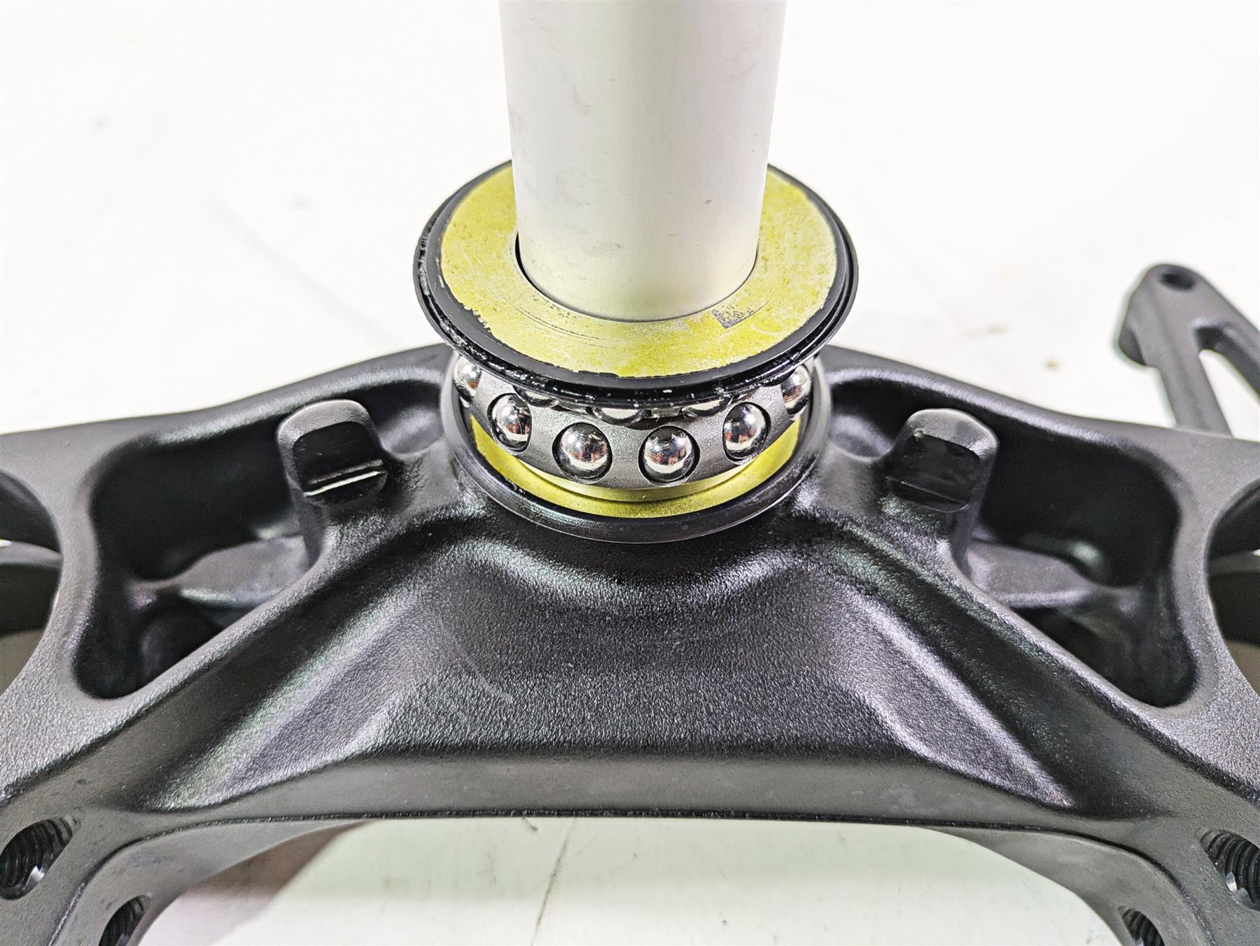 2022 KTM 1290 Super Adventure S Lower Triple Tree Steering Clamp 61901032032 {{ shop.shopifyCountryName }} - Mototech271