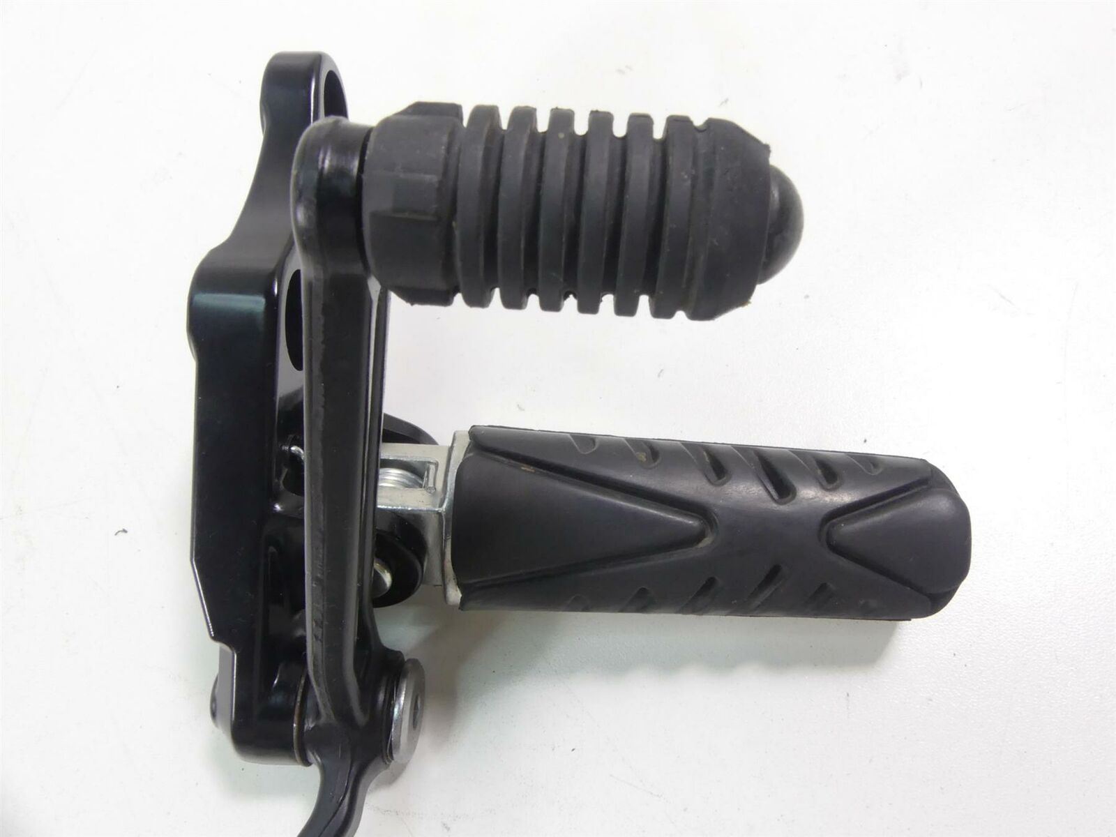 2020 Yamaha VMX17 1700 Left Footpeg Foot Peg + Gear Shifter Set 2S3-27442-10-00 {{ shop.shopifyCountryName }} - Mototech271