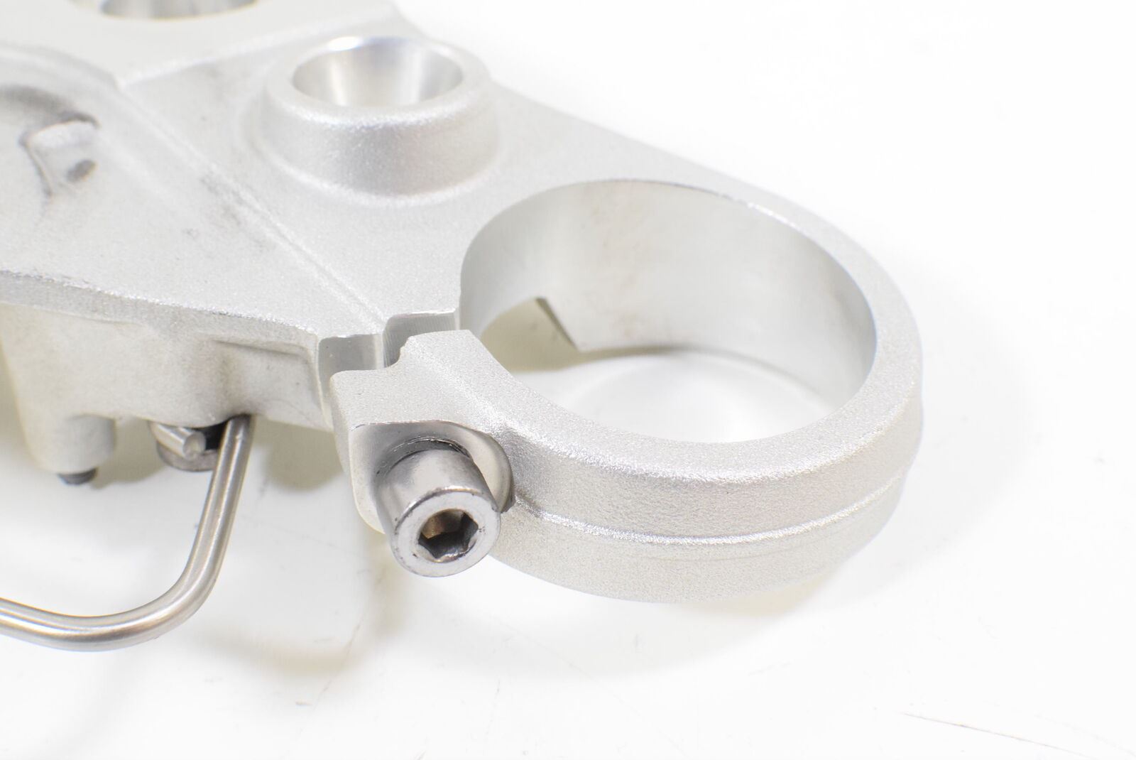 2011 Triumph Speed Triple 1050 Upper Triple Tree Steering Clamp T2040557 {{ shop.shopifyCountryName }} - Mototech271