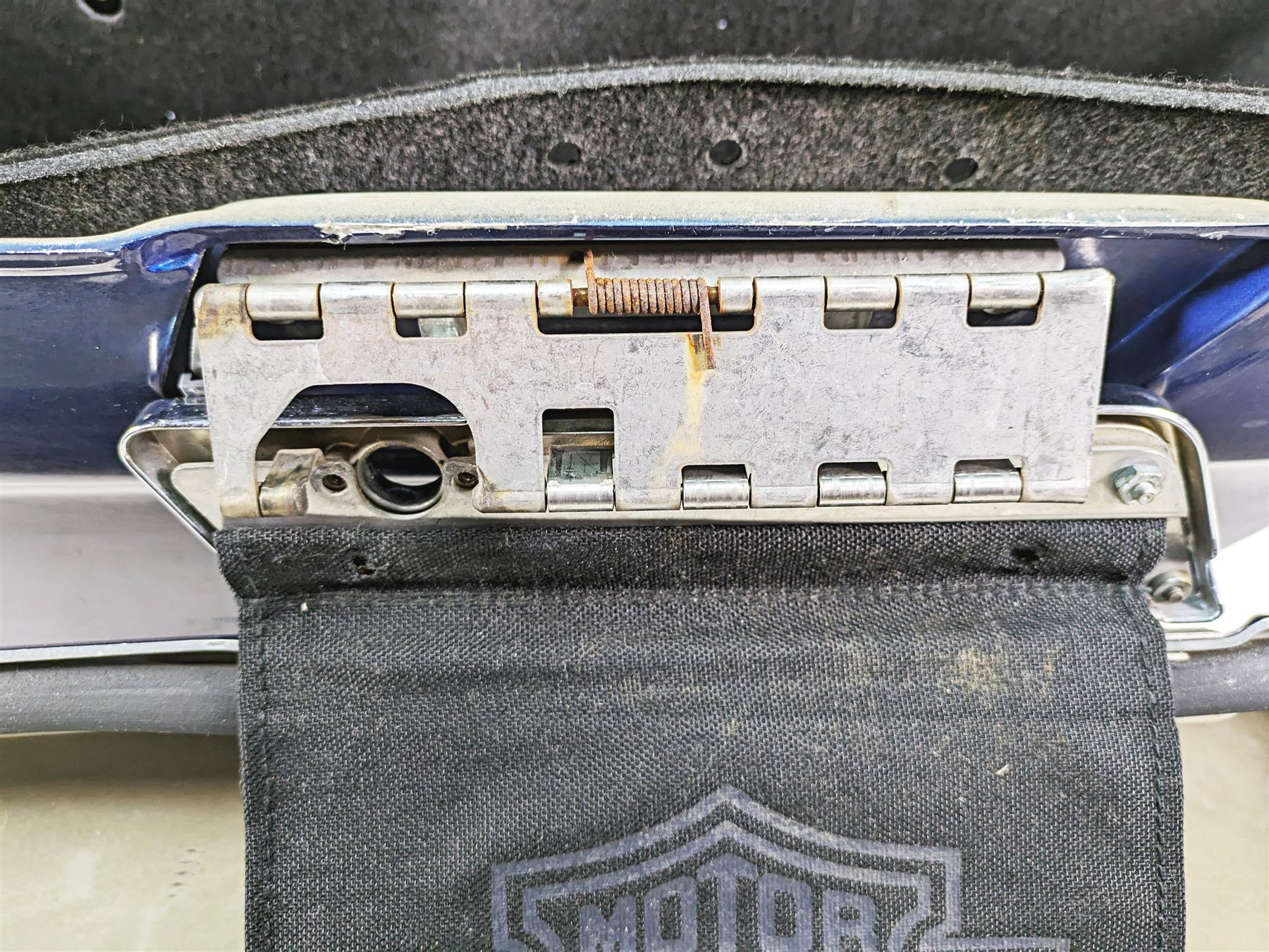 1999 Harley Touring FLHTC Electra Glide Left Saddle Bag -Cracks 90753-93 {{ shop.shopifyCountryName }} - Mototech271