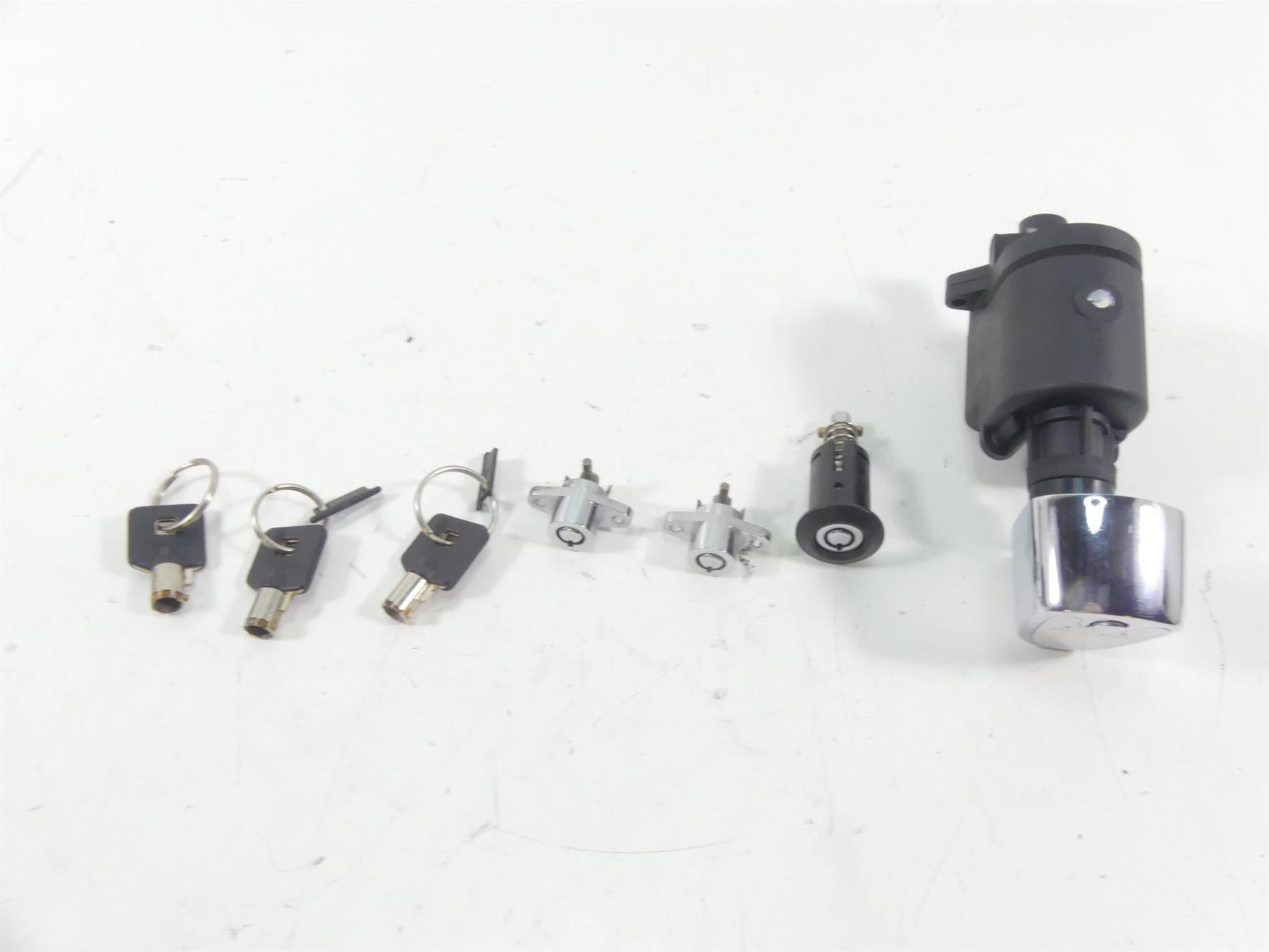2007 Harley Touring FLHTCU SE CVO Electra Glide Ign Switch Key Lock Set 71530-03 {{ shop.shopifyCountryName }} - Mototech271