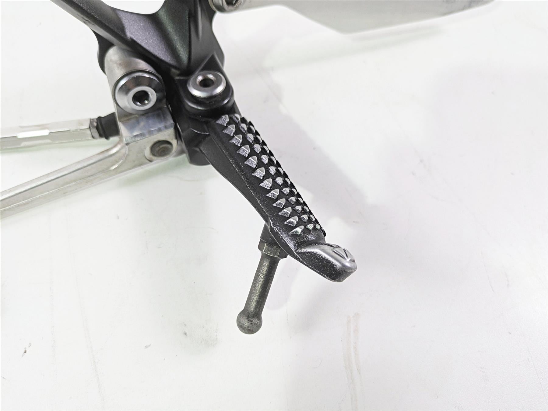 2020 Kawasaki ZX6R ZX636 Ninja Left Footpeg Foot Peg Shifter Set 35063-0160-18R {{ shop.shopifyCountryName }} - Mototech271