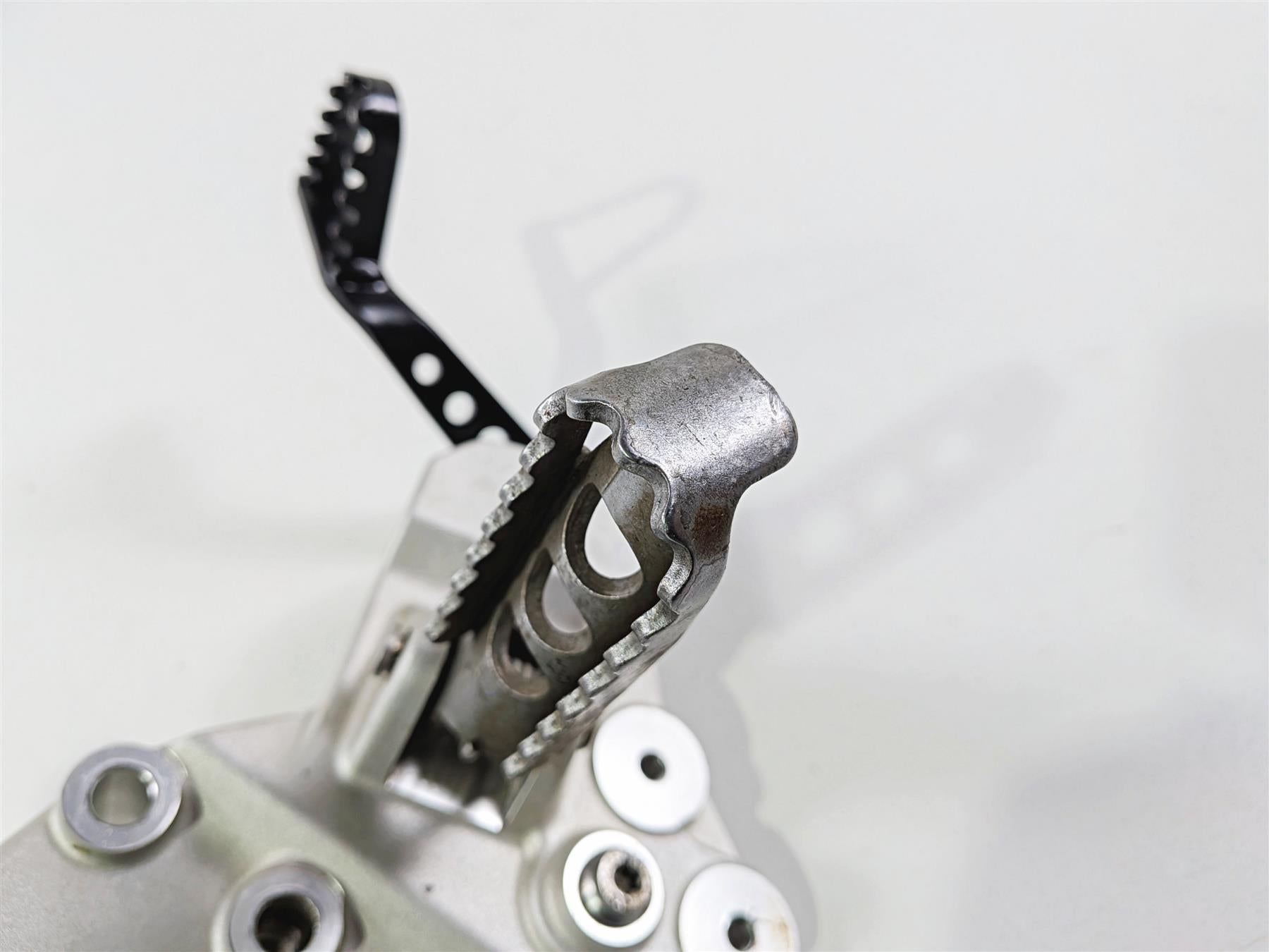 2023 BMW F850GS K81 Front Right Foot Peg & Brake Pedal 46718393176 35218357747 {{ shop.shopifyCountryName }} - Mototech271