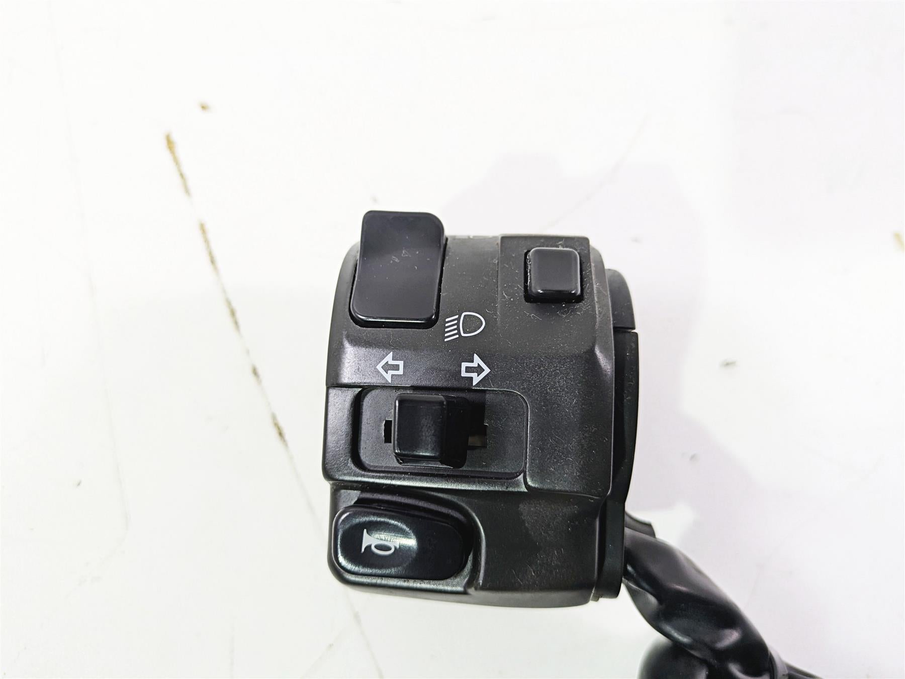 2005 Kawasaki ZX1000 ZX10R Ninja Left Hand Turn Signal Control Switch 46091-0116 {{ shop.shopifyCountryName }} - Mototech271