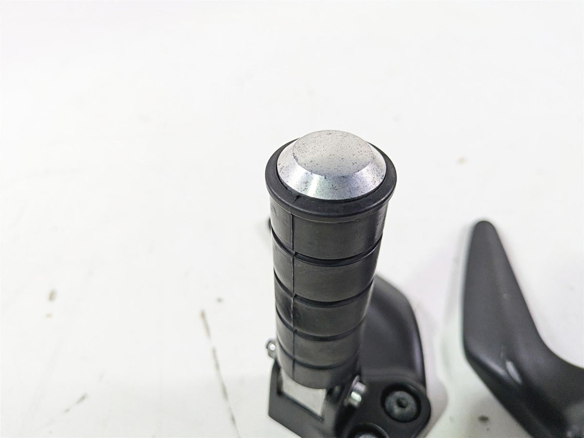 2007 Yamaha XVS1300 V-Star Tour Rear Passenger Footpeg Set 3D8-27430-00-00 {{ shop.shopifyCountryName }} - Mototech271