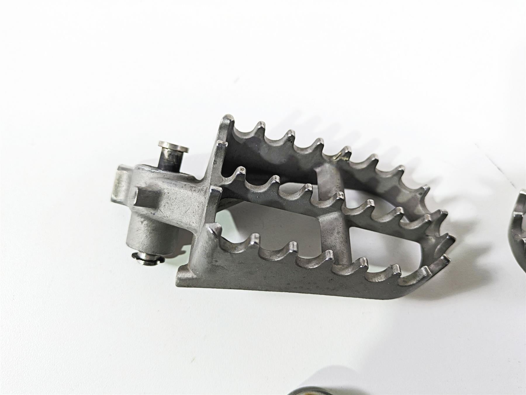 2006 BMW R1200GS K255 Adv Front Footpeg Rest Set 46717694557 {{ shop.shopifyCountryName }} - Mototech271